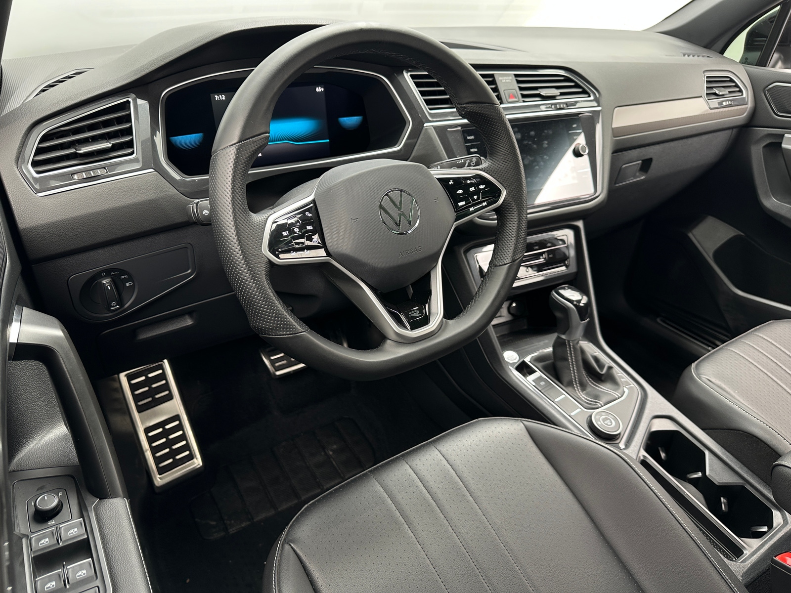 Thumbnail: 2022 Volkswagen Tiguan - 2