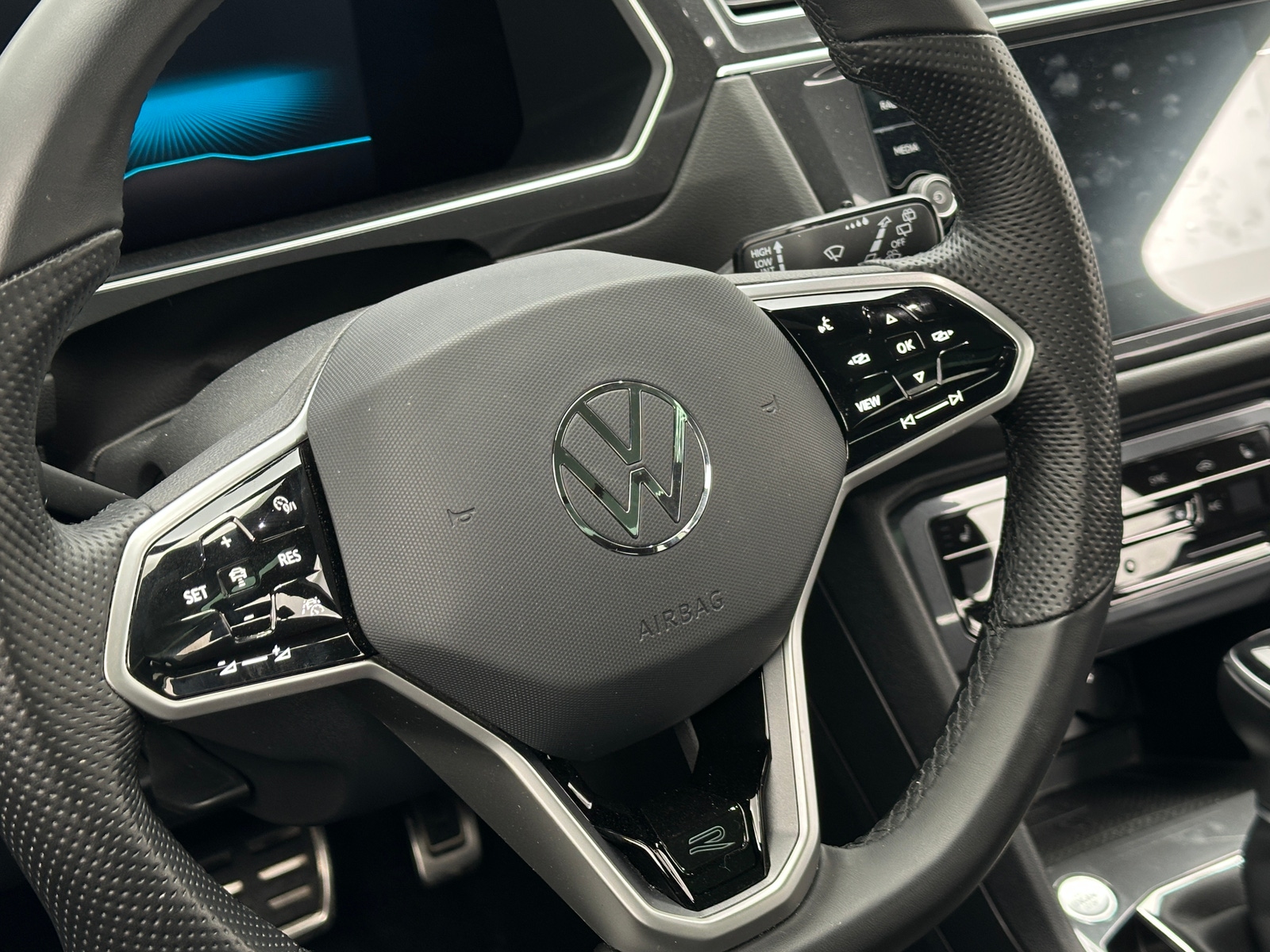 Thumbnail: 2022 Volkswagen Tiguan - 4