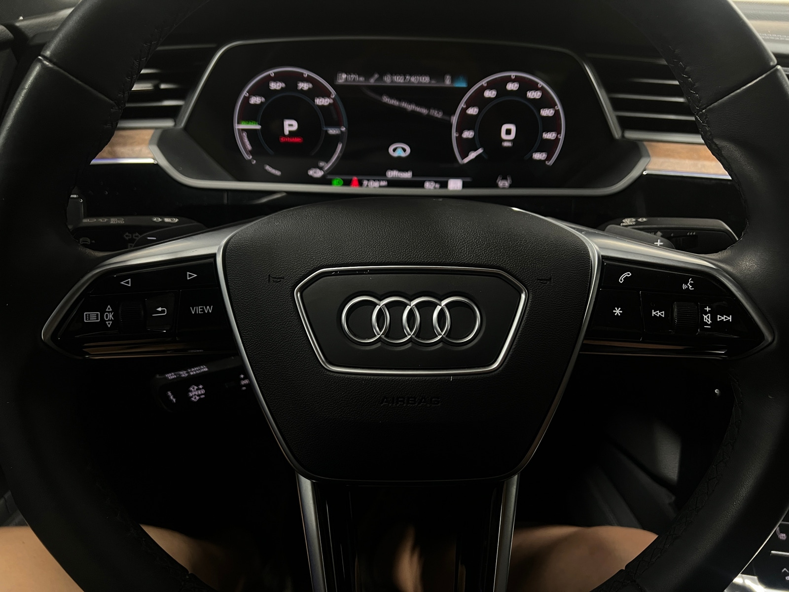 Thumbnail: 2022 Audi e-tron S - 4