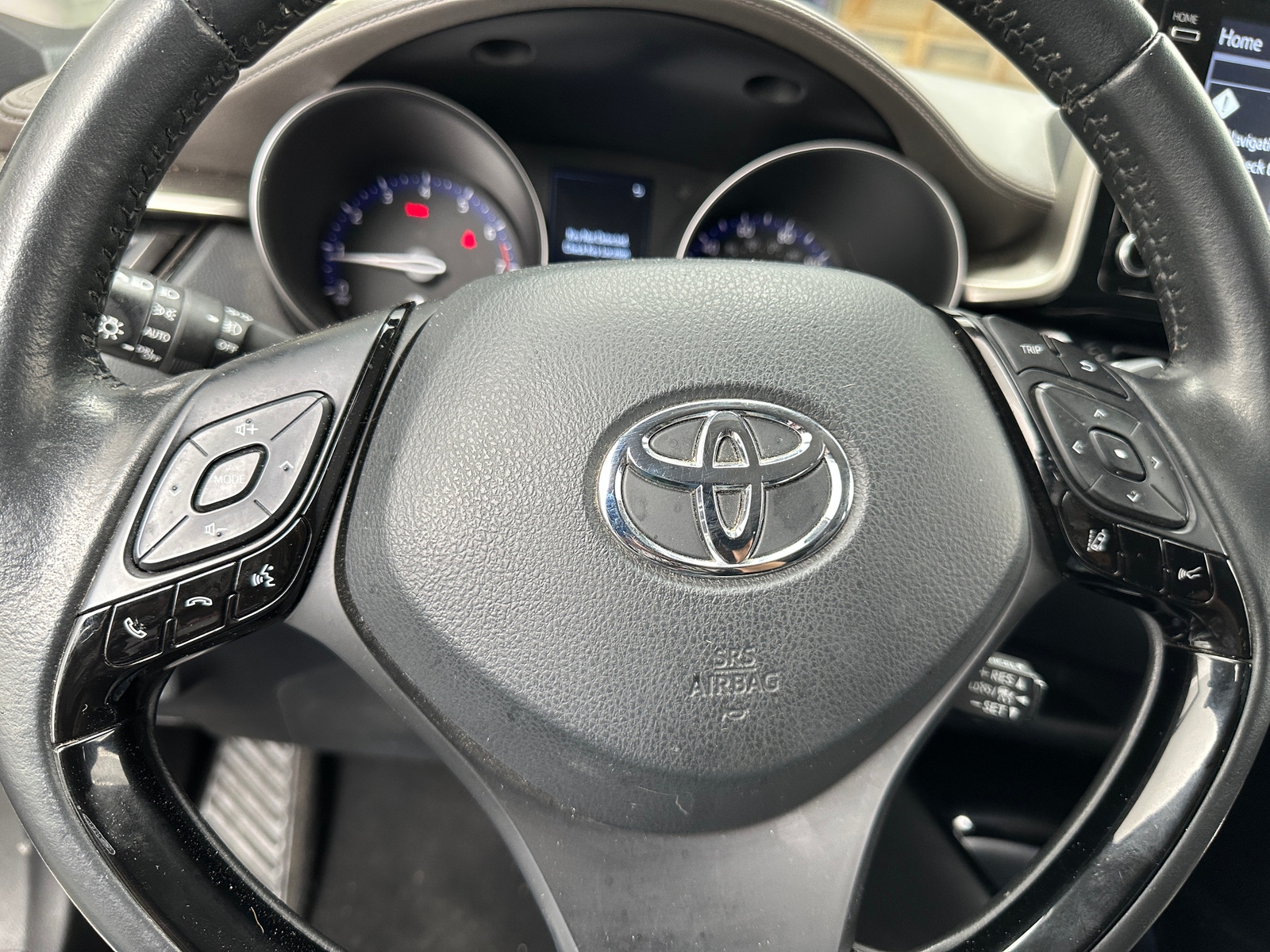 Thumbnail: 2022 Toyota C-HR - 4