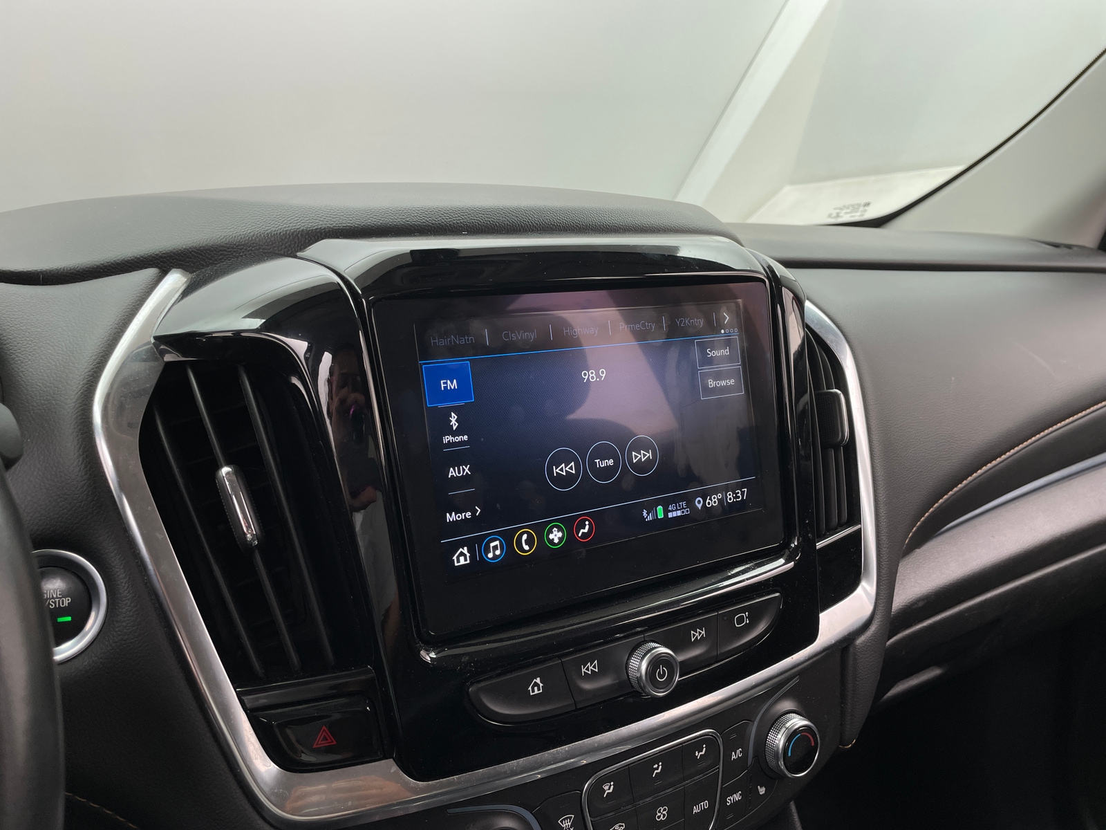 Thumbnail: 2021 Chevrolet Traverse - 4
