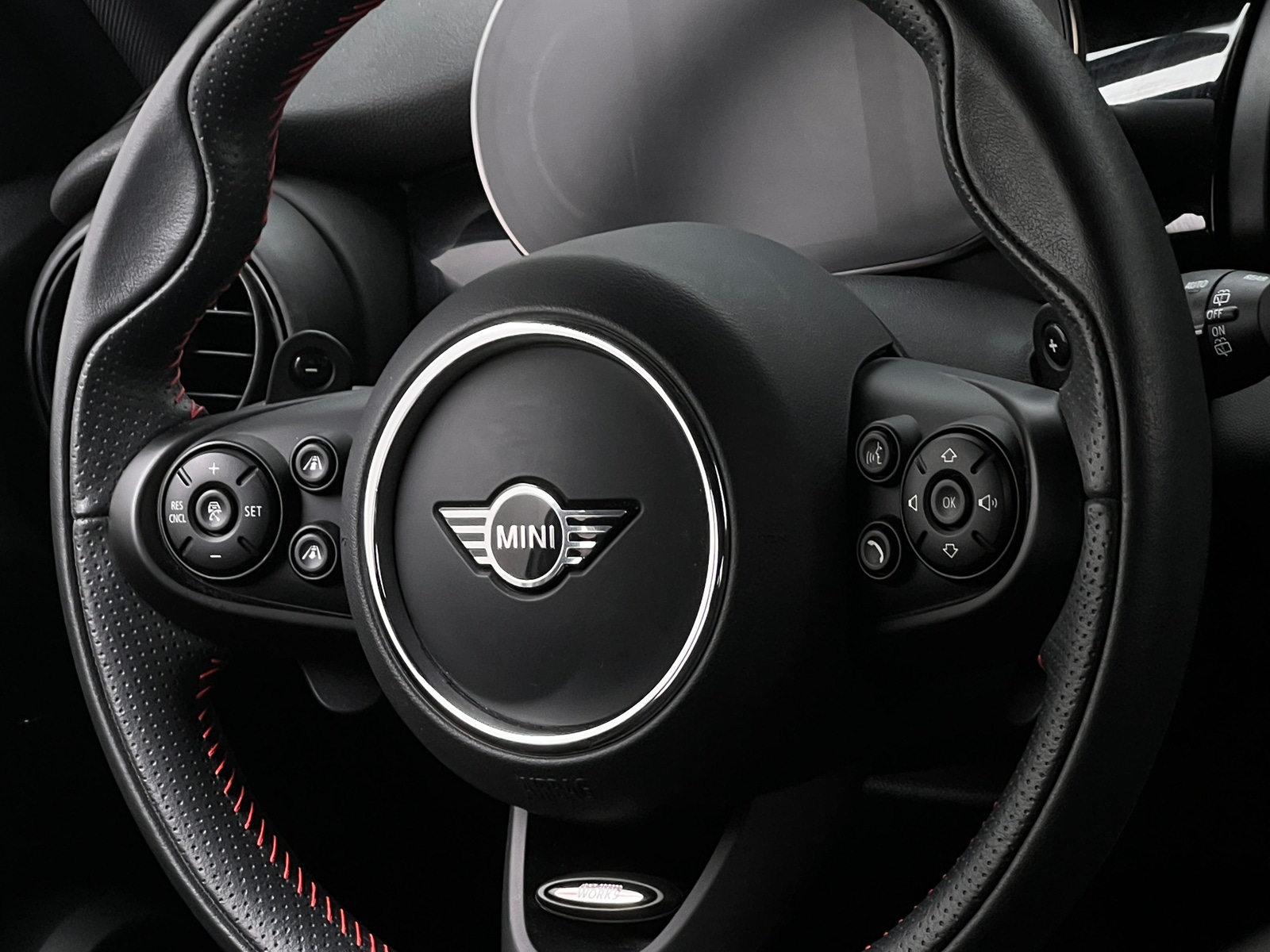 Thumbnail: 2021 MINI Cooper Hardtop - 4