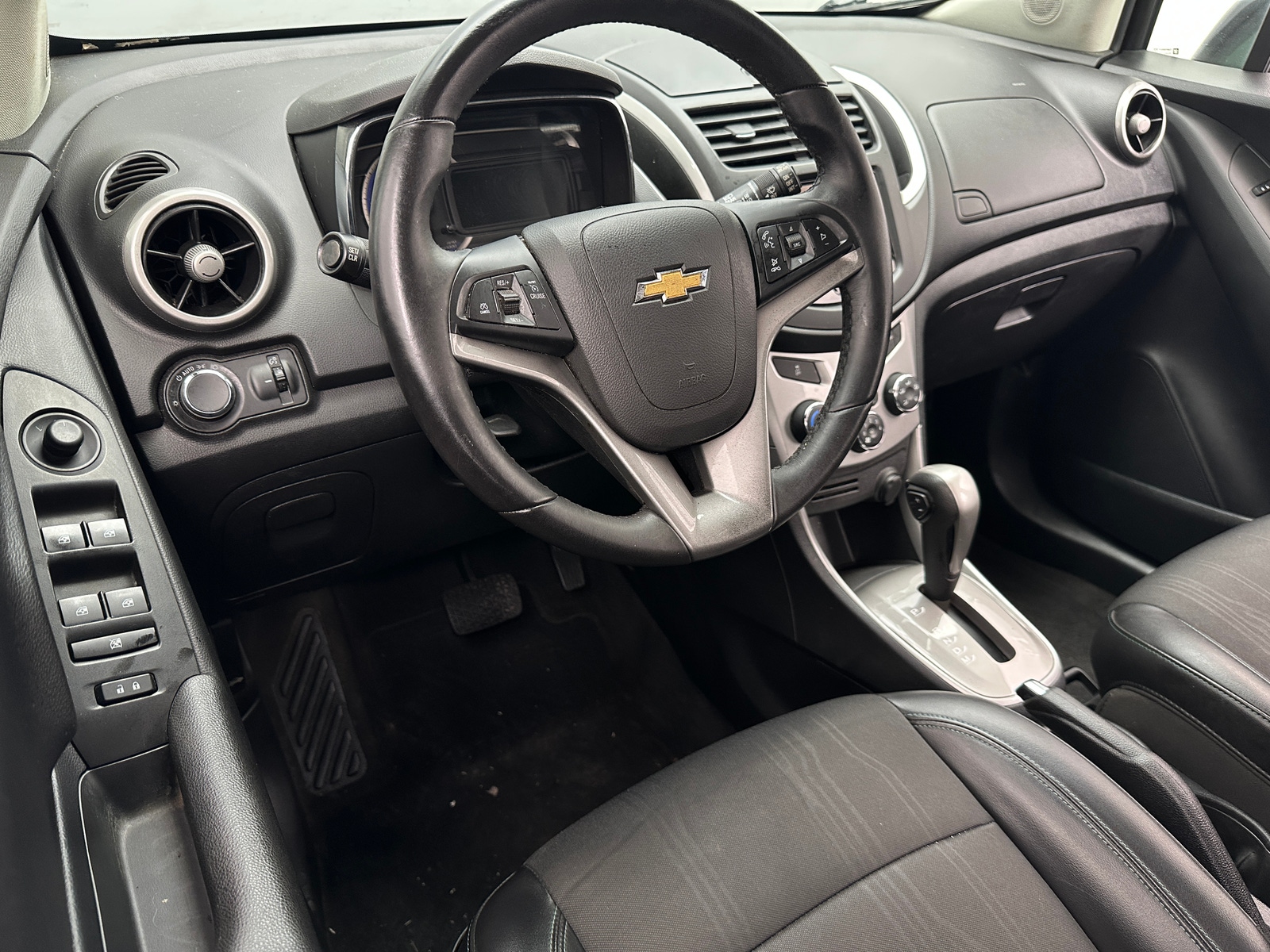 Thumbnail: 2016 Chevrolet Trax - 3