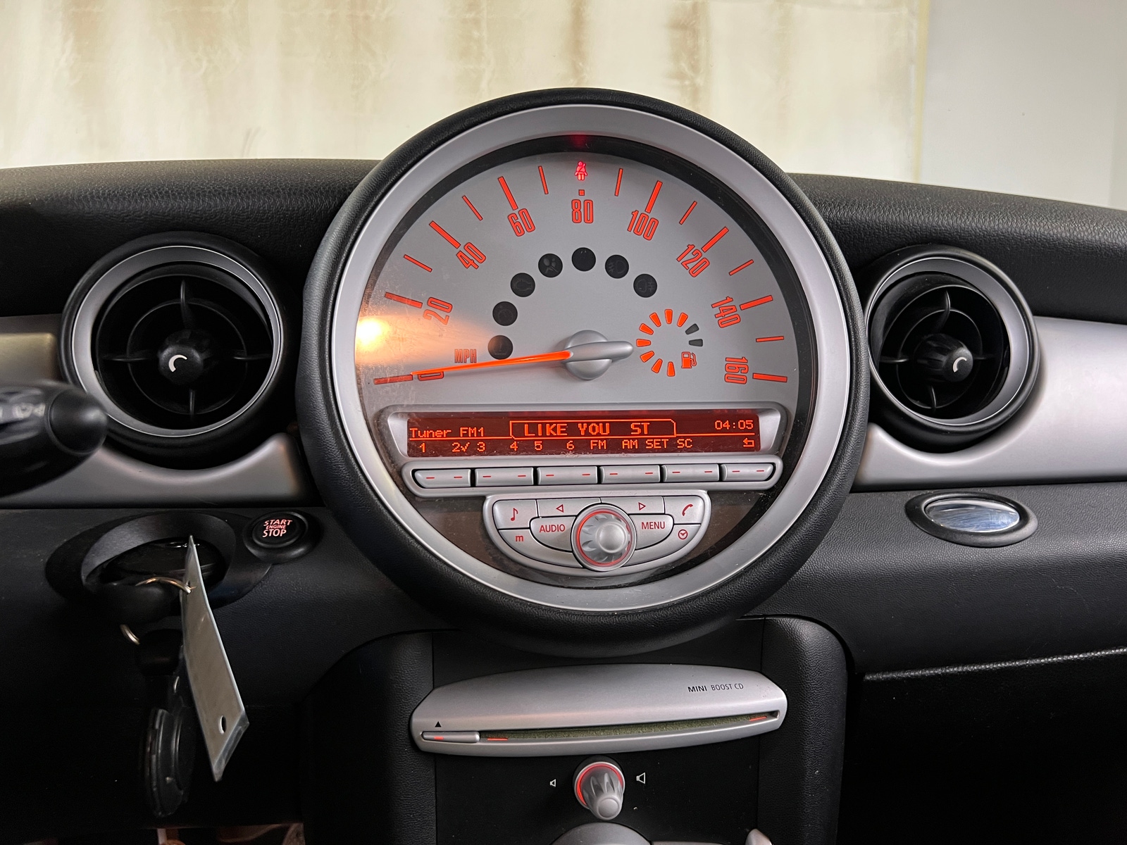 Thumbnail: 2010 MINI Cooper Hardtop - 3