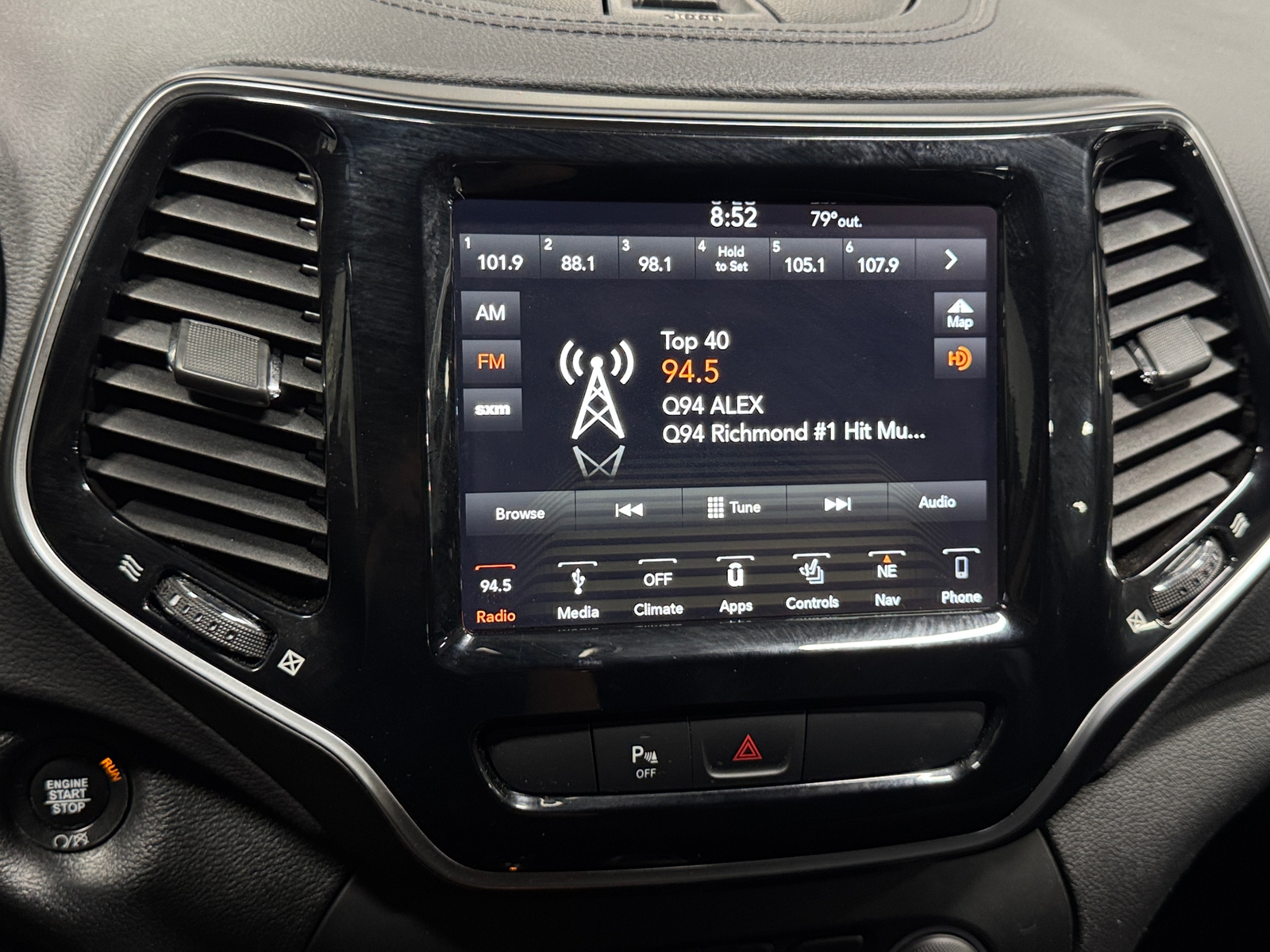 Thumbnail: 2019 Jeep Cherokee - 3