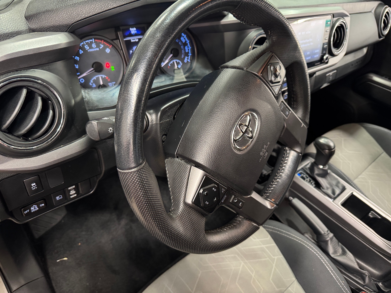 Thumbnail: 2022 Toyota Tacoma - 3