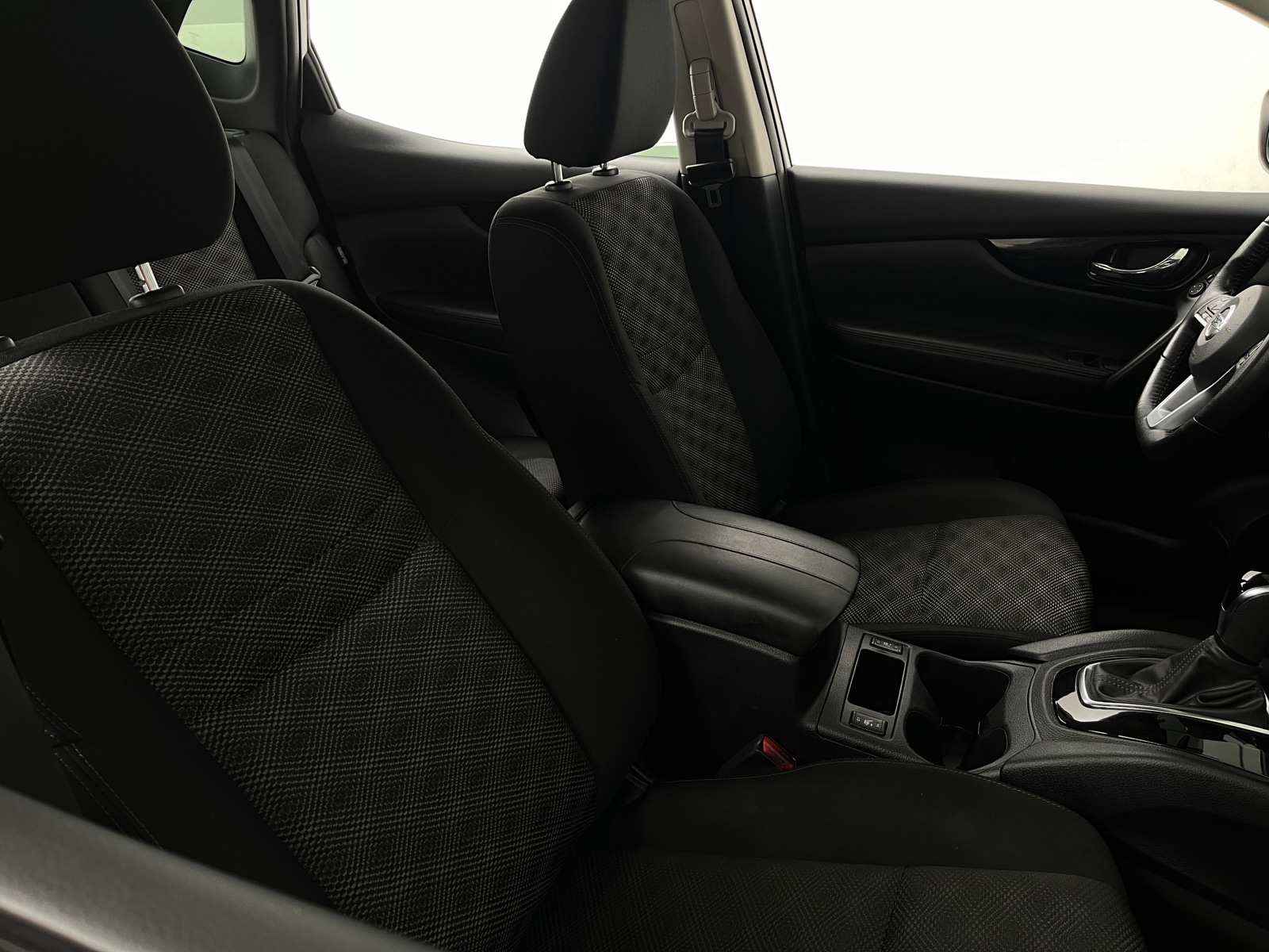Thumbnail: 2022 Nissan Rogue Sport - 2