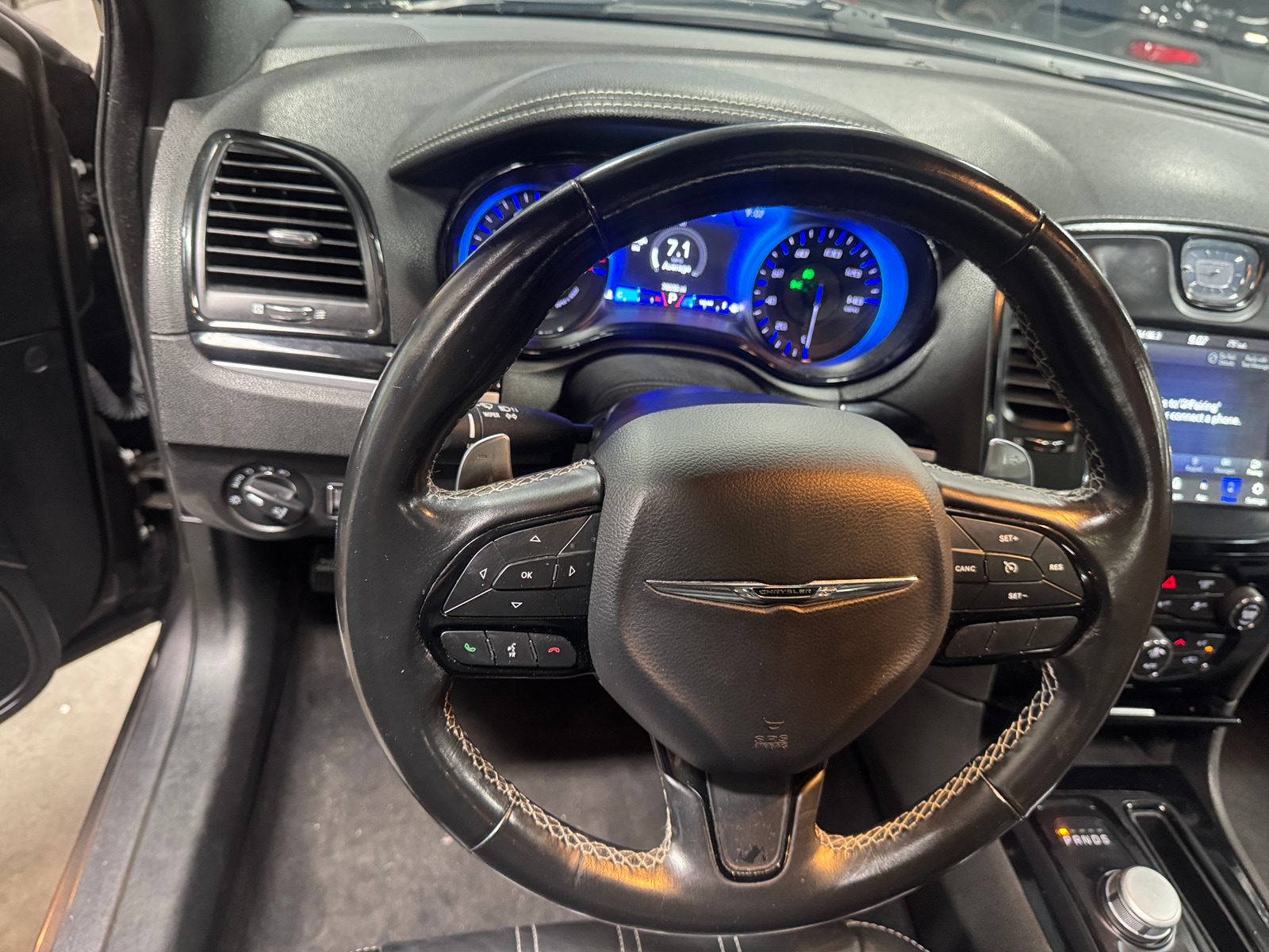 Thumbnail: 2022 Chrysler 300 - 4