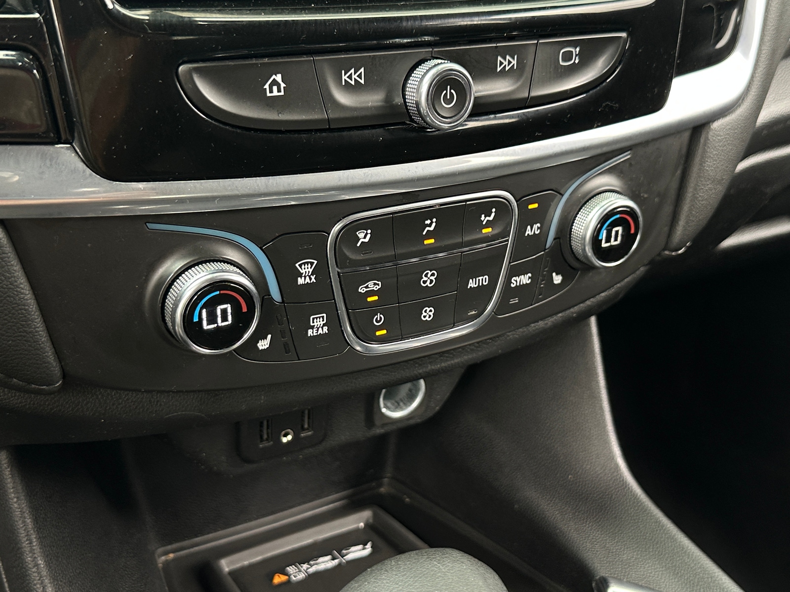 Thumbnail: 2022 Chevrolet Traverse - 4