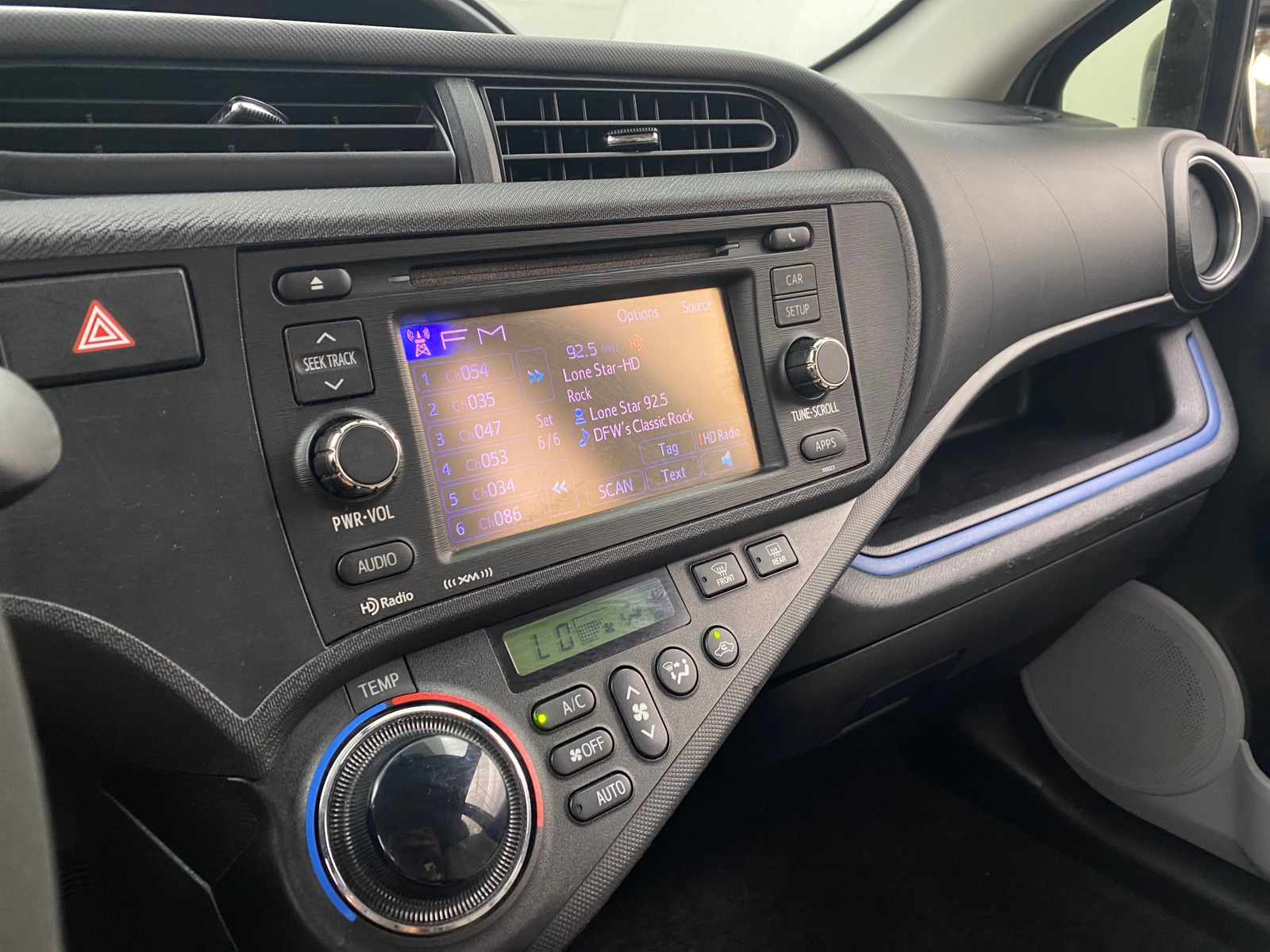 Thumbnail: 2013 Toyota Prius c - 4