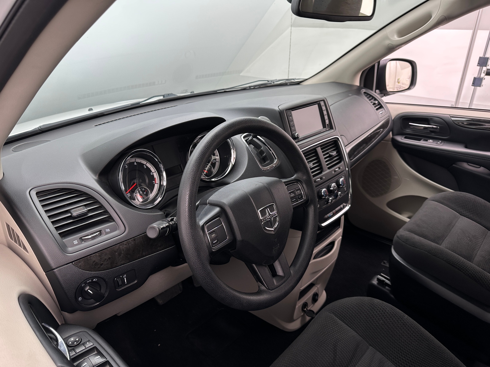 Thumbnail: 2019 Dodge Grand Caravan - 3