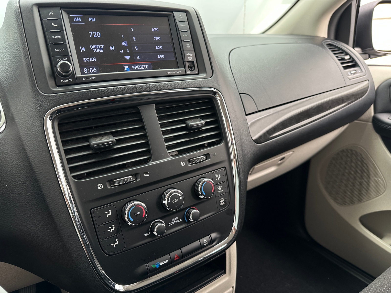 Thumbnail: 2019 Dodge Grand Caravan - 4