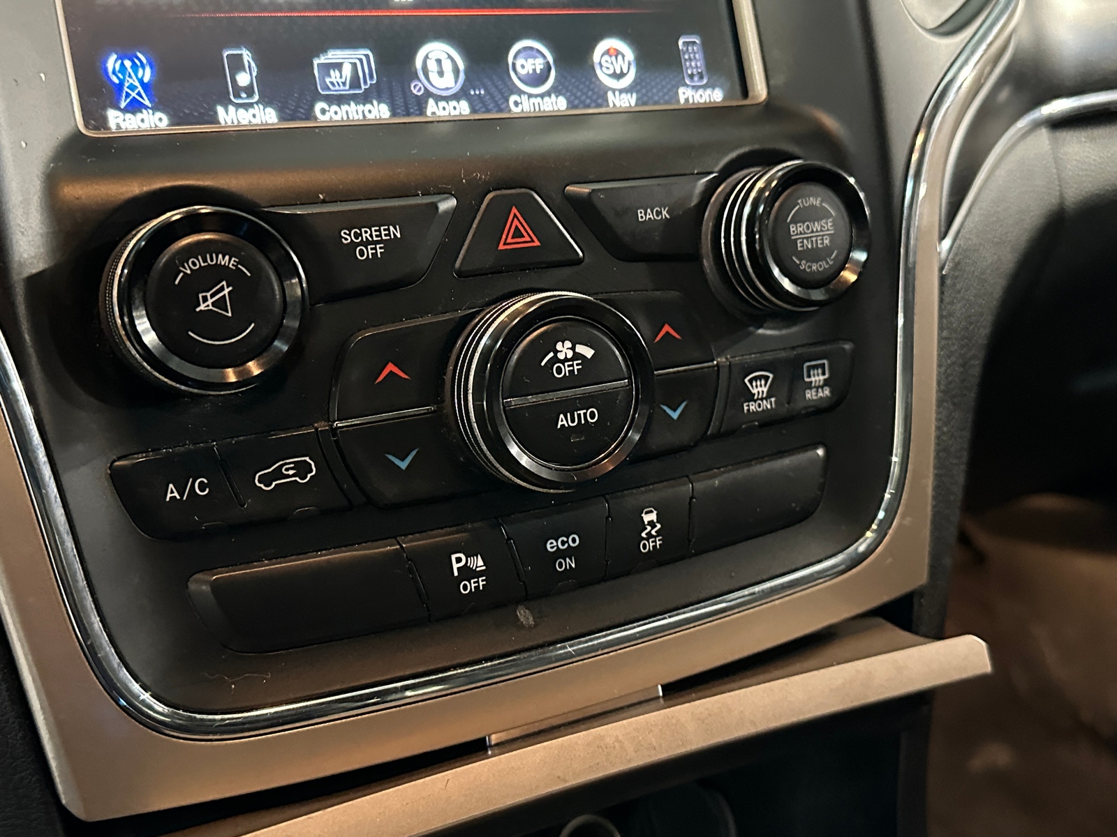 Thumbnail: 2015 Jeep Grand Cherokee - 3