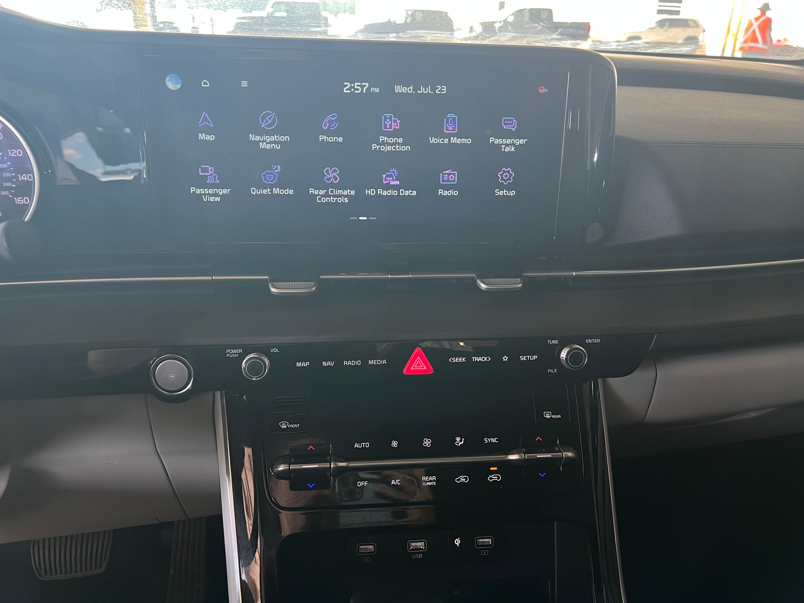 Thumbnail: 2022 Kia Carnival - 3