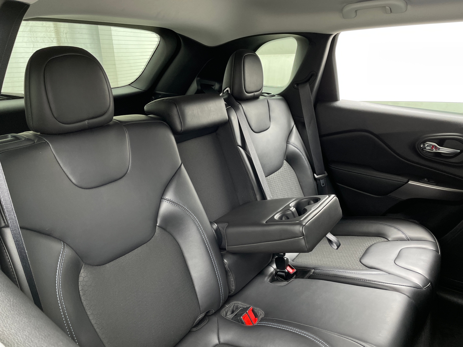 Thumbnail: 2020 Jeep Cherokee - 6