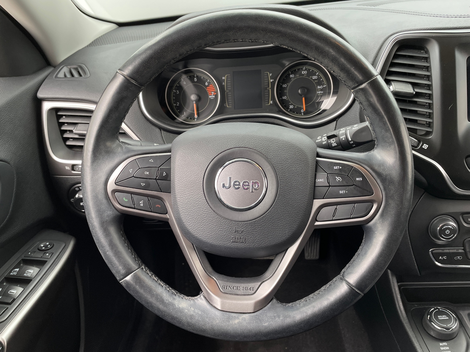 Thumbnail: 2020 Jeep Cherokee - 5