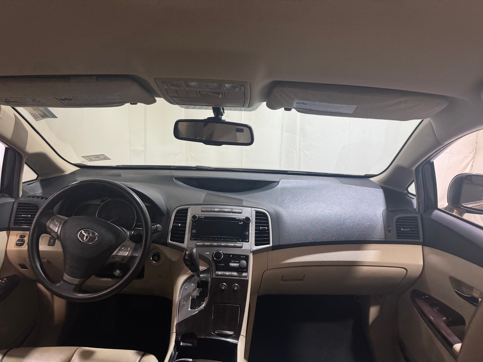 Thumbnail: 2011 Toyota Venza - 3