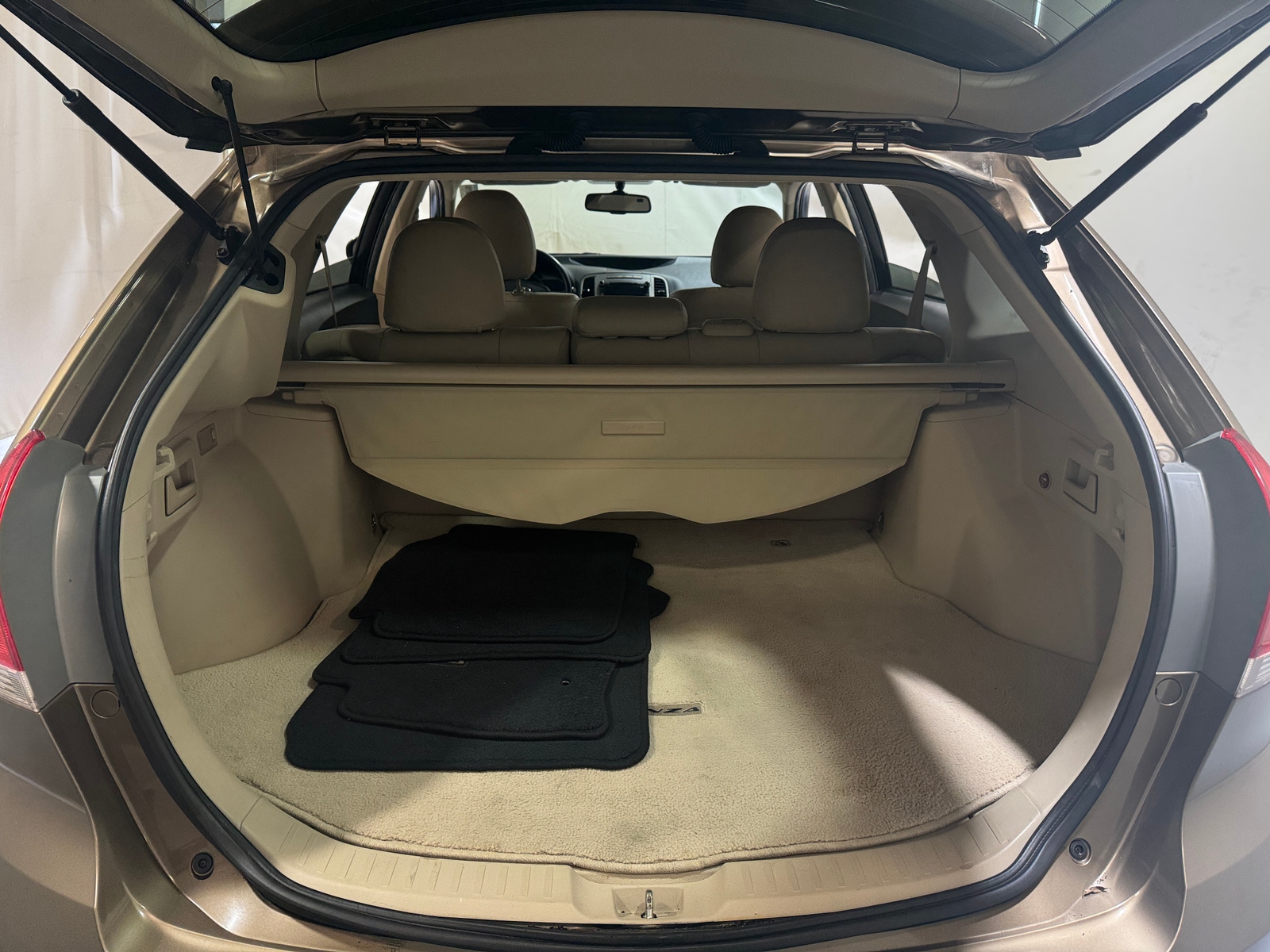 Thumbnail: 2011 Toyota Venza - 7