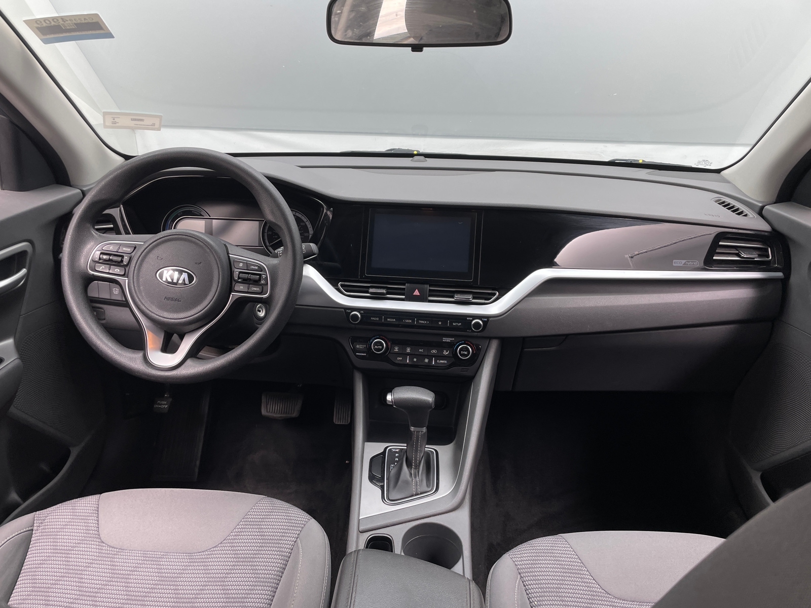 Thumbnail: 2020 Kia Niro - 3