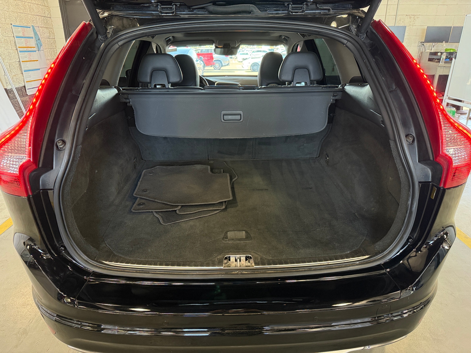 Thumbnail: 2015 Volvo XC60 - 6