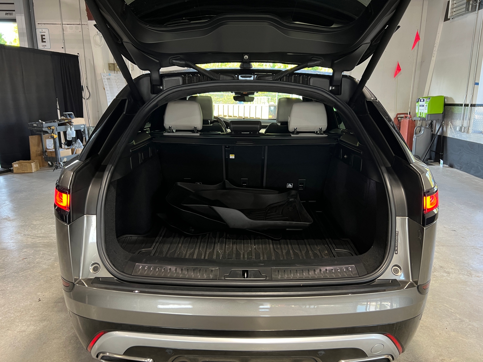 Thumbnail: 2018 Land Rover Range Rover Velar - 6