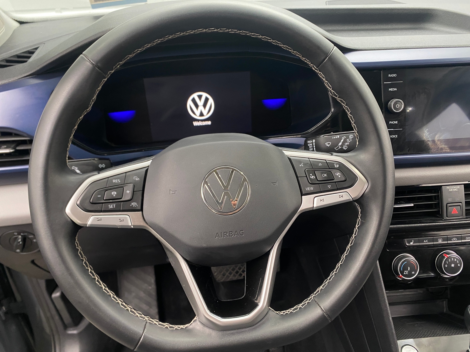 Thumbnail: 2023 Volkswagen Taos - 4