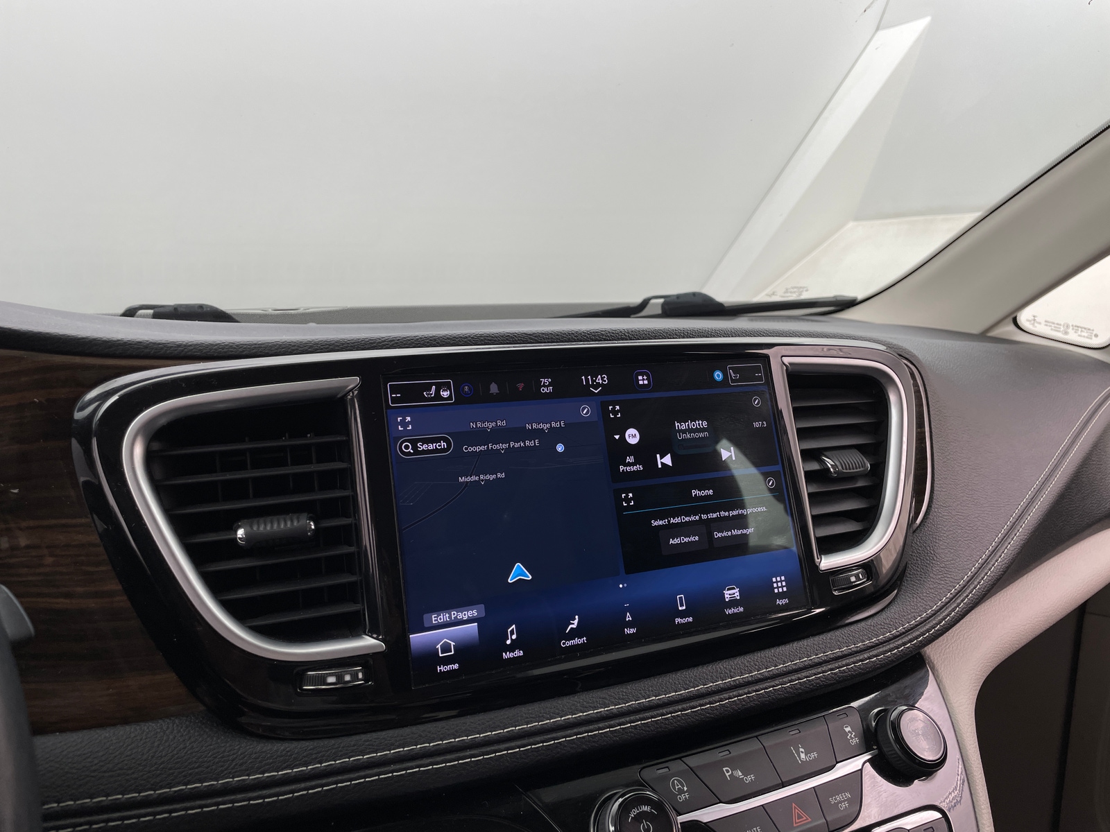 Thumbnail: 2021 Chrysler Pacifica - 3