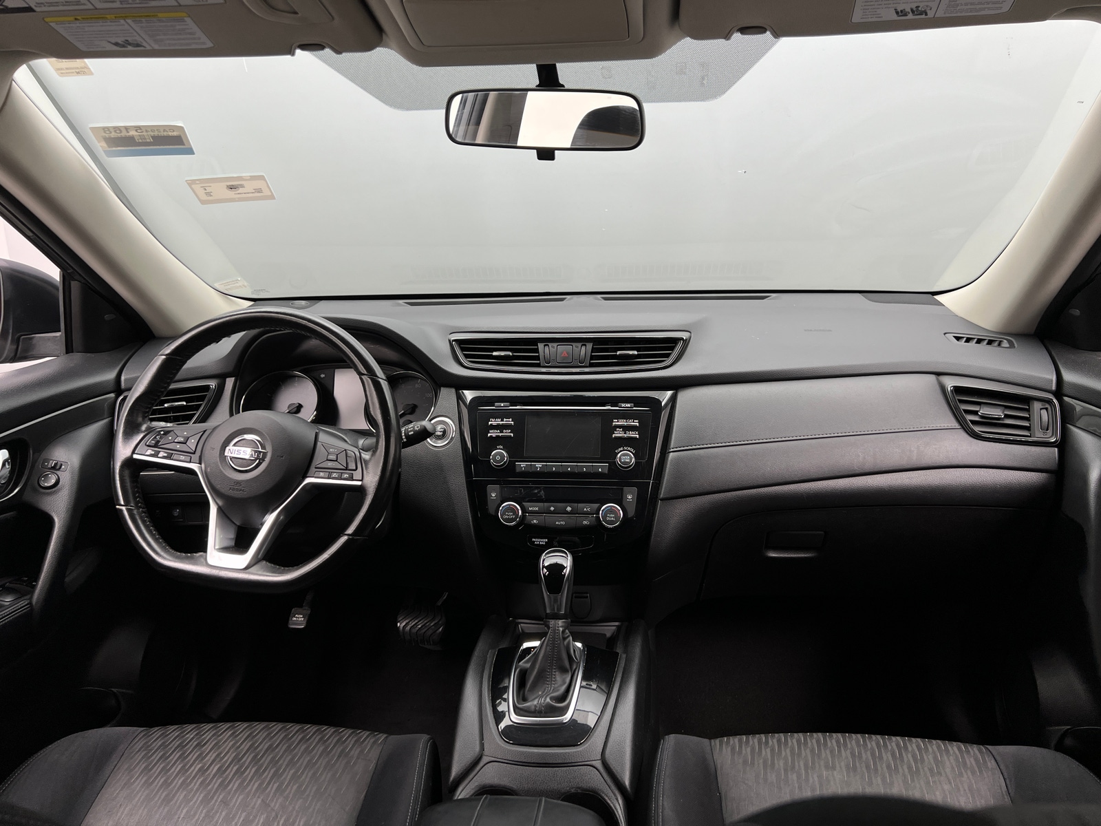 Thumbnail: 2017 Nissan Rogue - 3