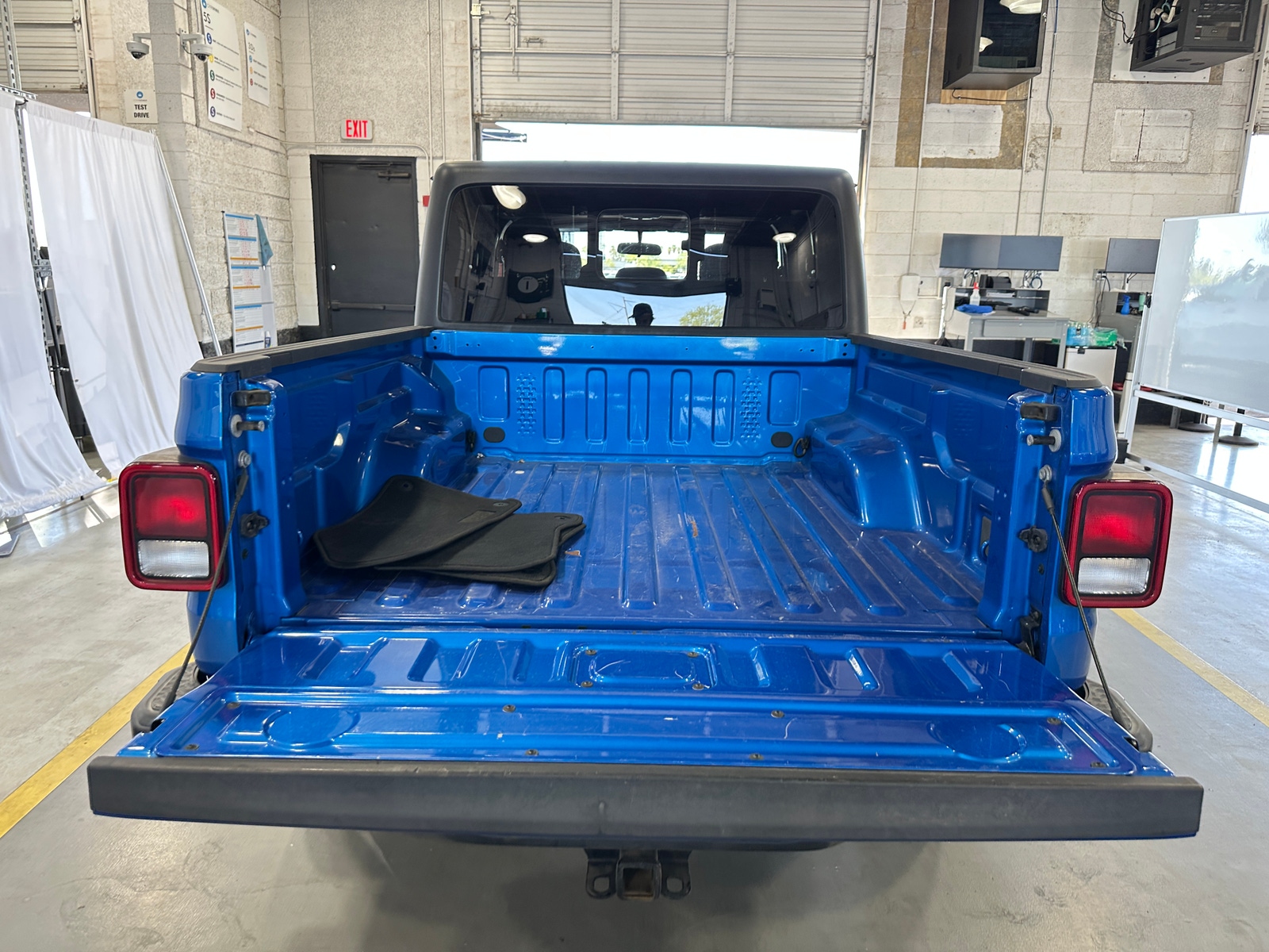 Thumbnail: 2021 Jeep Gladiator - 7