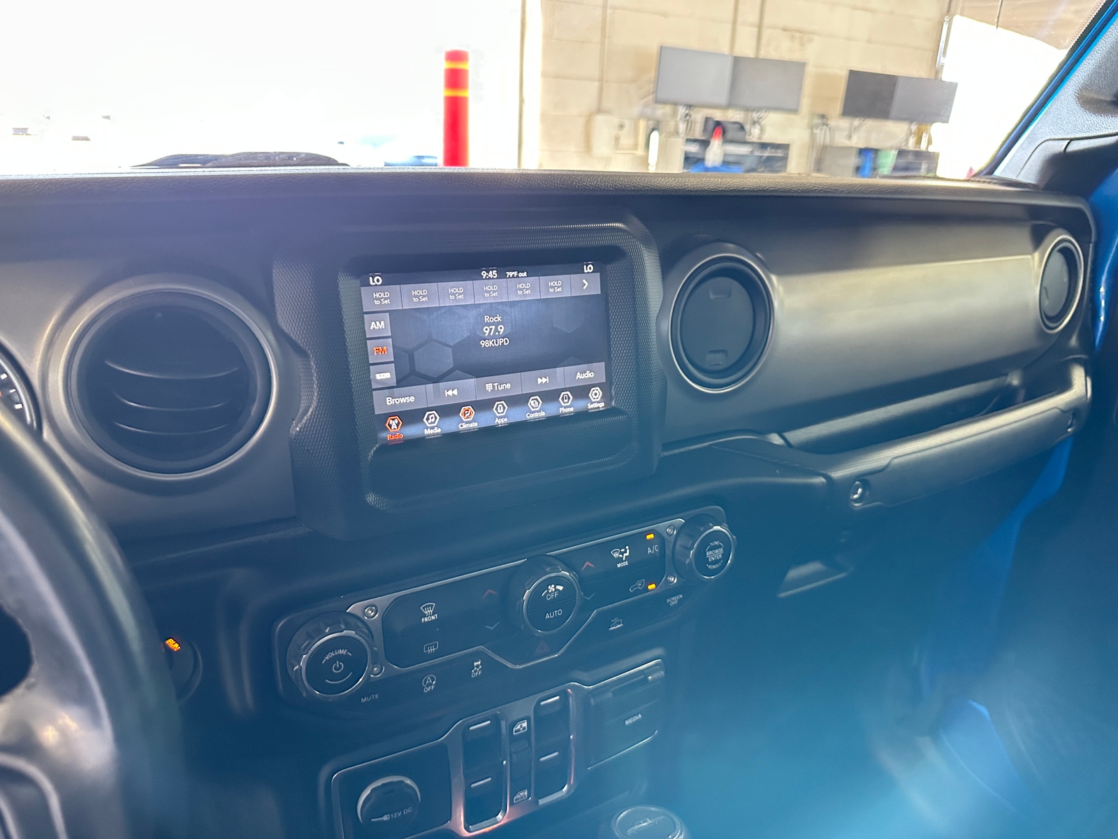 Thumbnail: 2021 Jeep Gladiator - 4