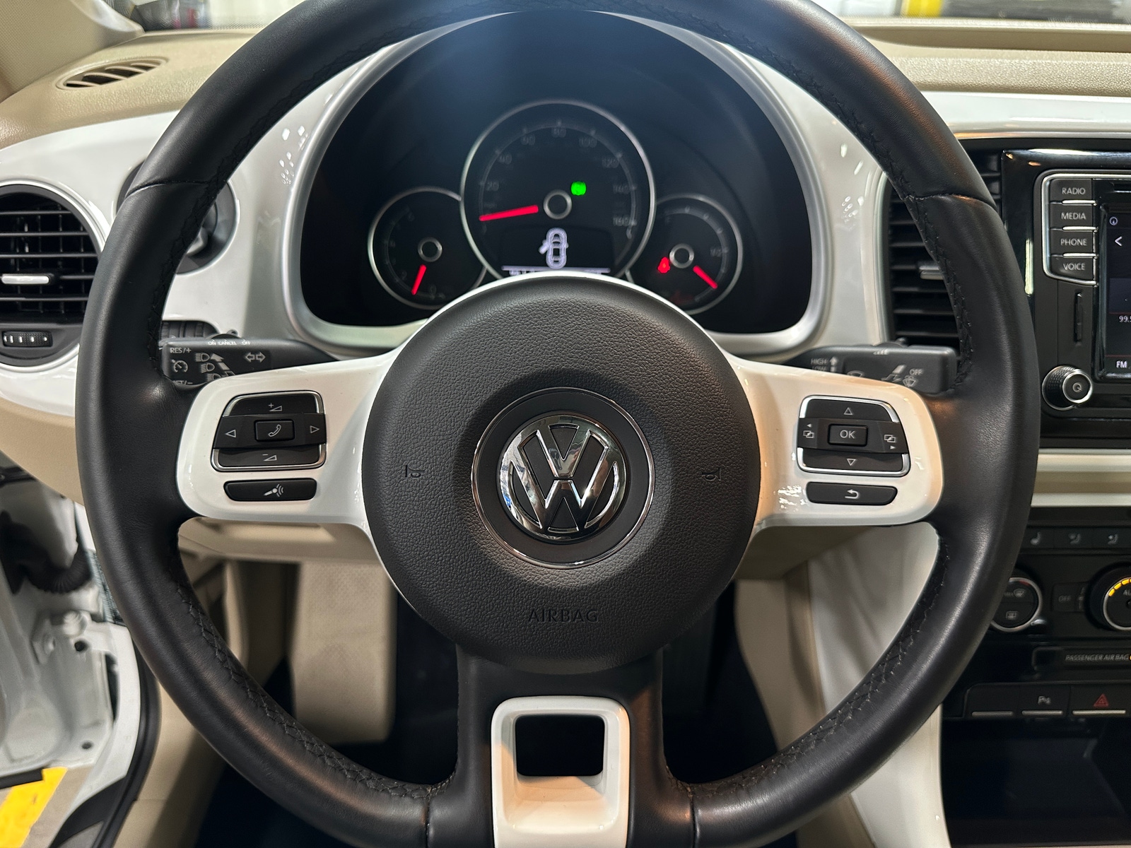 Thumbnail: 2018 Volkswagen Beetle - 4