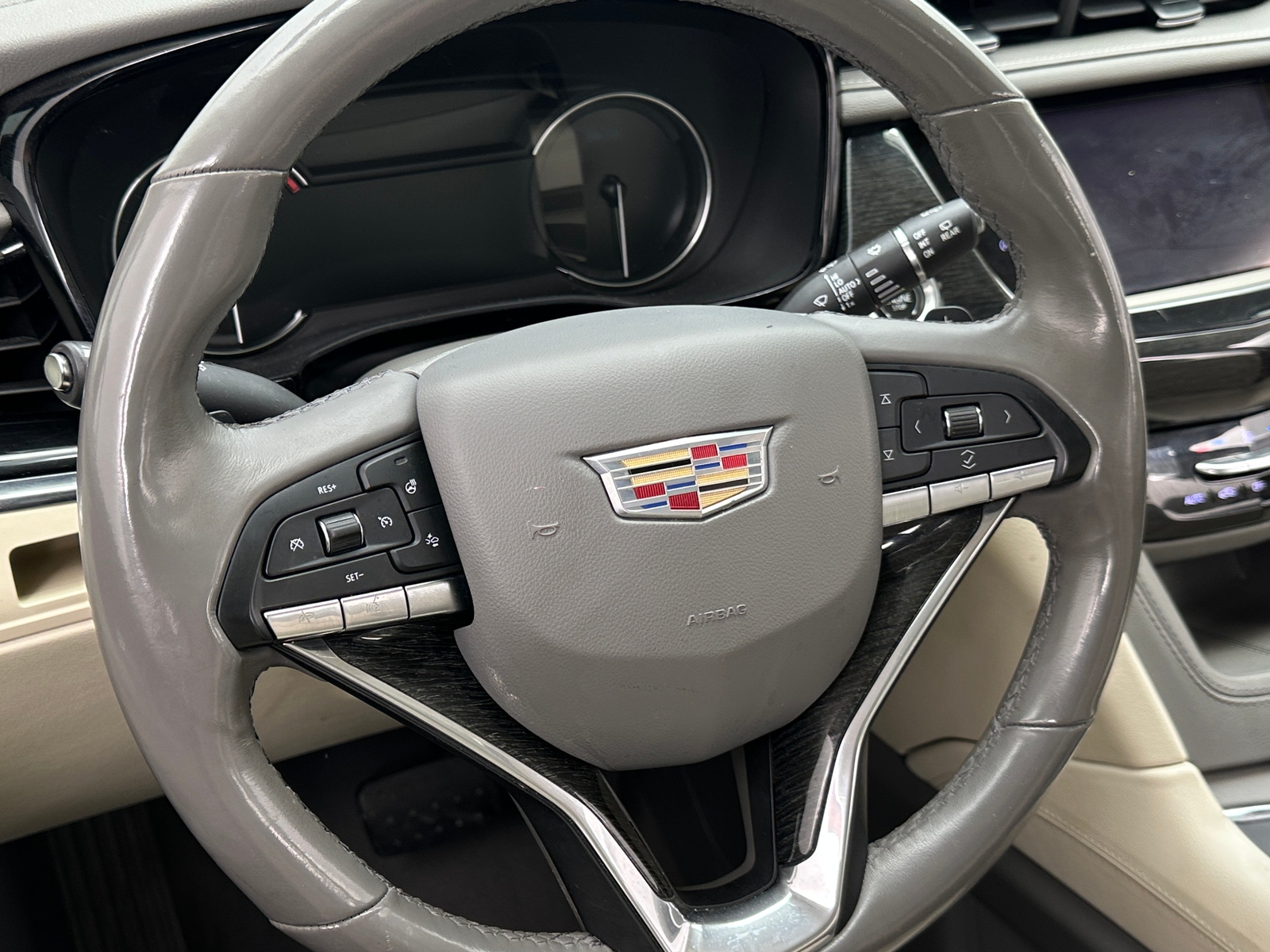 Thumbnail: 2020 Cadillac XT6 - 4