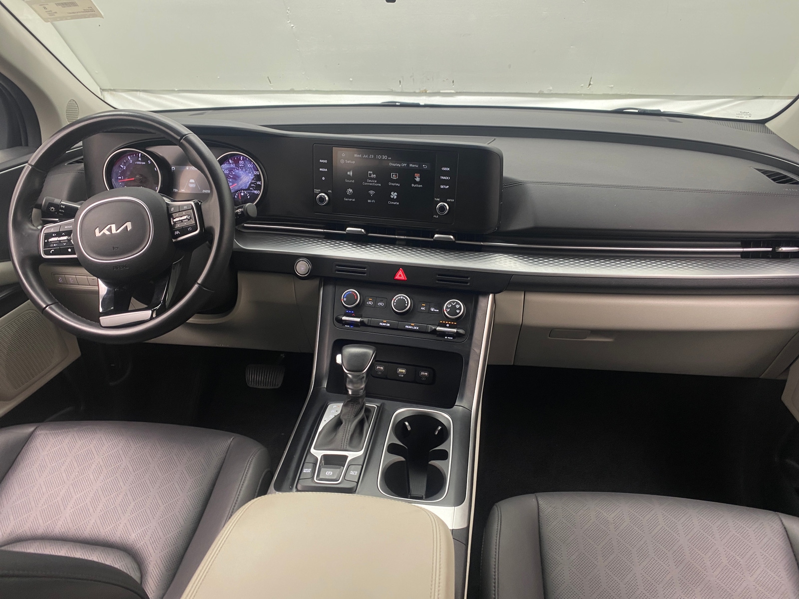 Thumbnail: 2023 Kia Carnival - 2