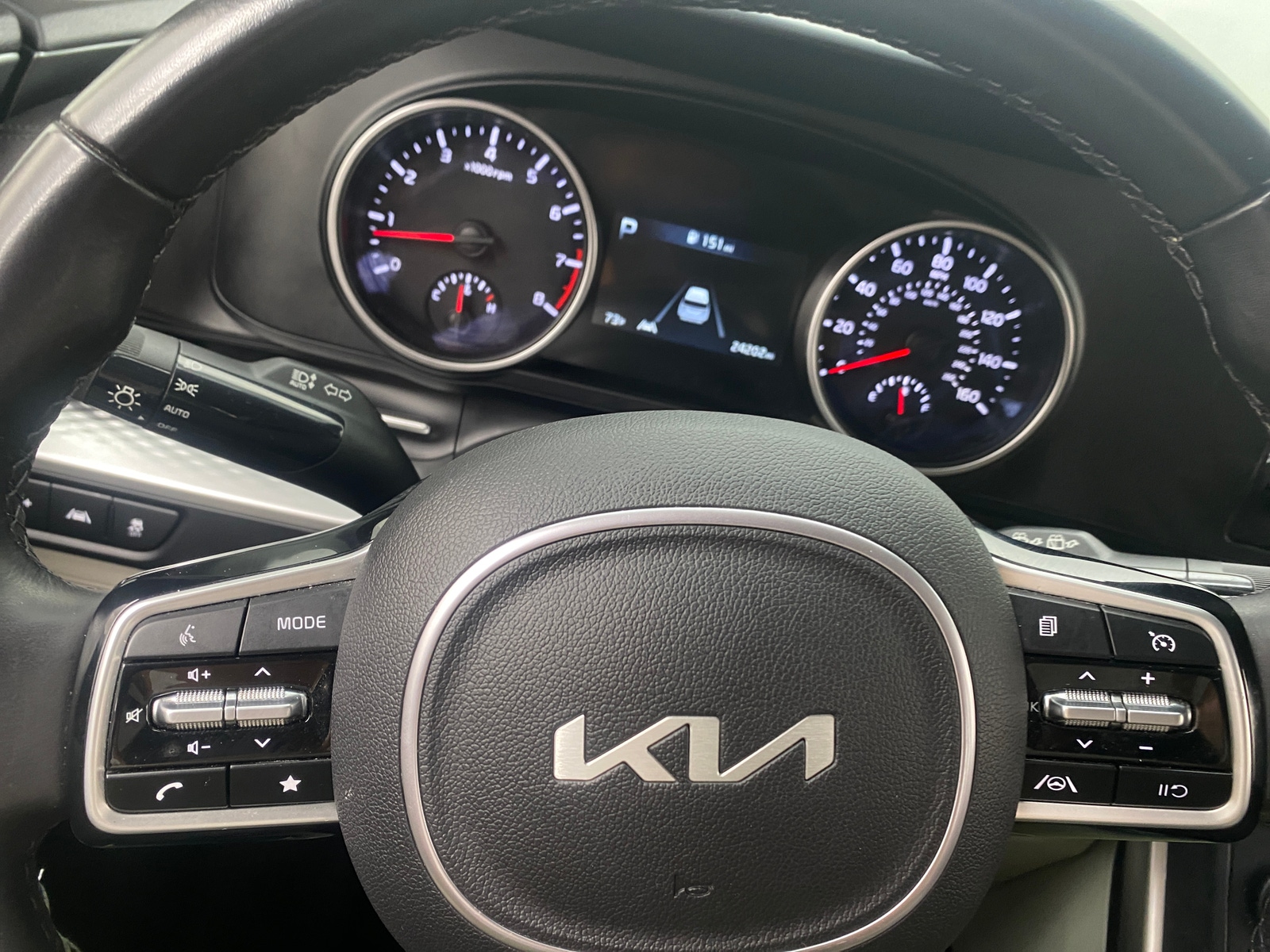 Thumbnail: 2023 Kia Carnival - 4