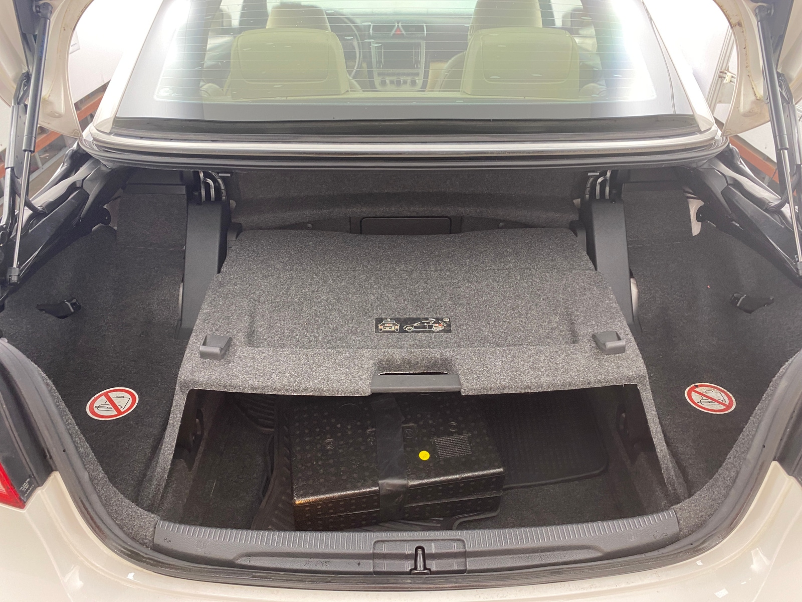 Thumbnail: 2014 Volkswagen Eos - 6
