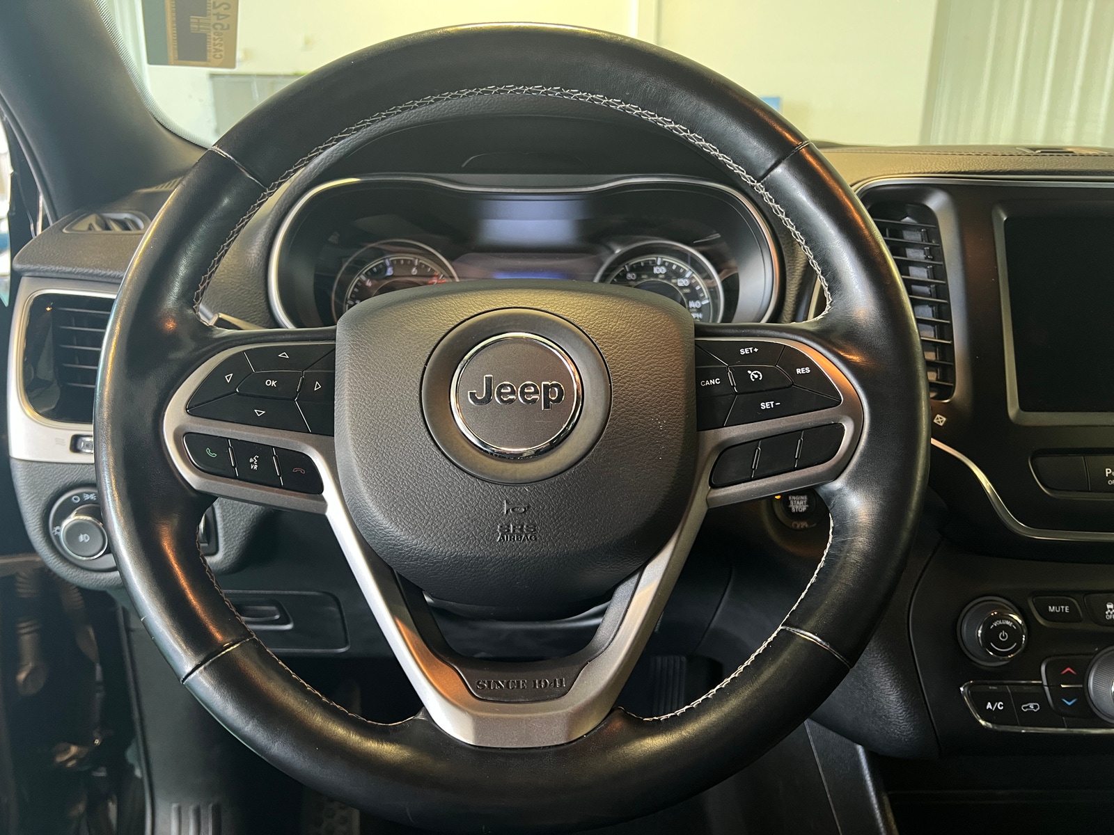 Thumbnail: 2021 Jeep Cherokee - 4