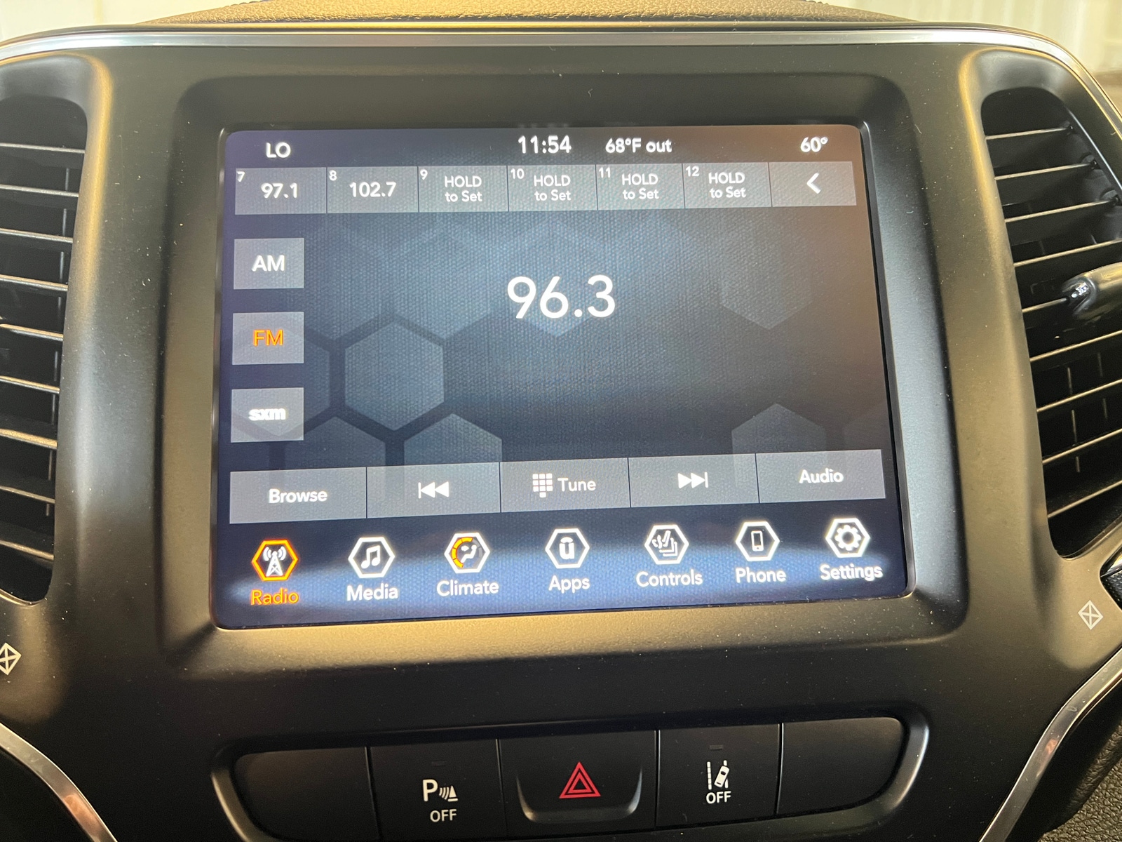 Thumbnail: 2021 Jeep Cherokee - 3