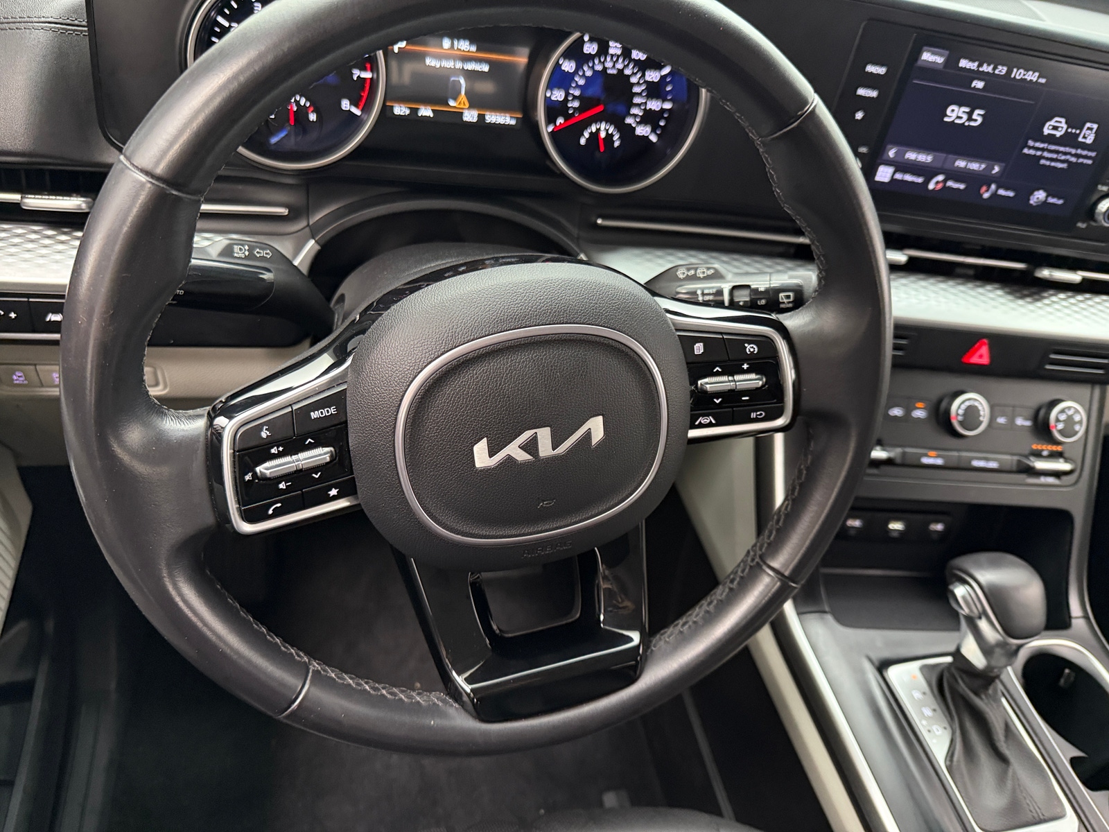 Thumbnail: 2023 Kia Carnival - 4