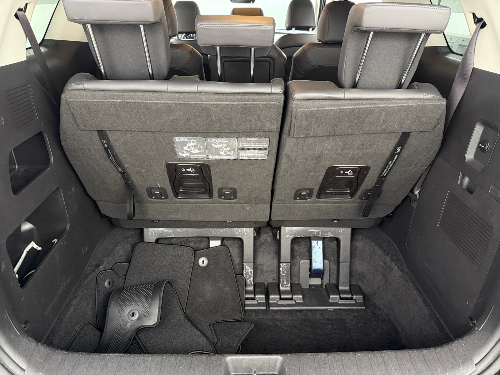 Thumbnail: 2023 Kia Carnival - 6