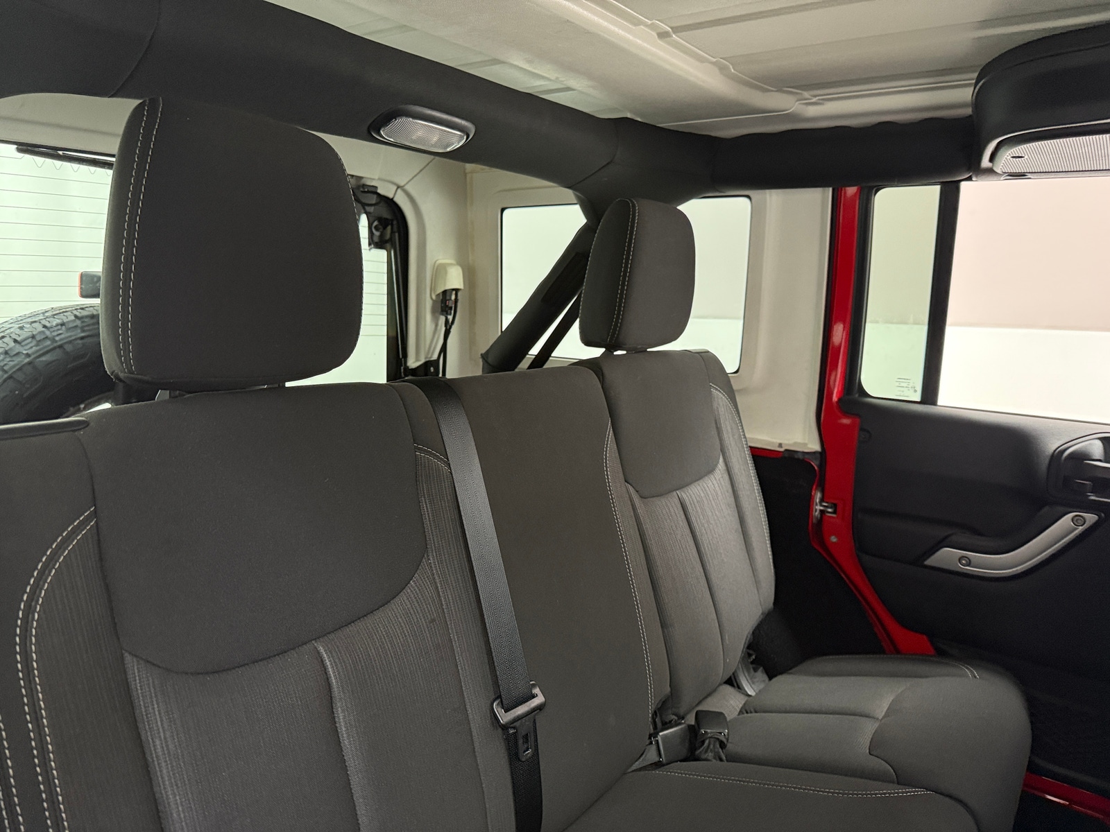 Thumbnail: 2015 Jeep Wrangler - 6