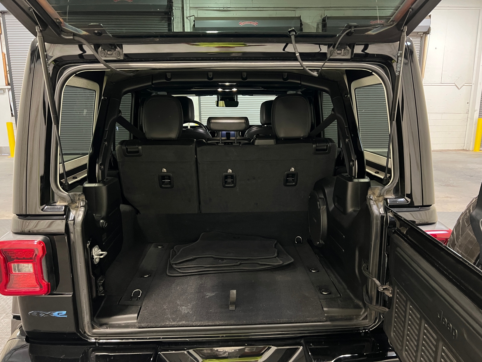 Thumbnail: 2021 Jeep Wrangler - 6