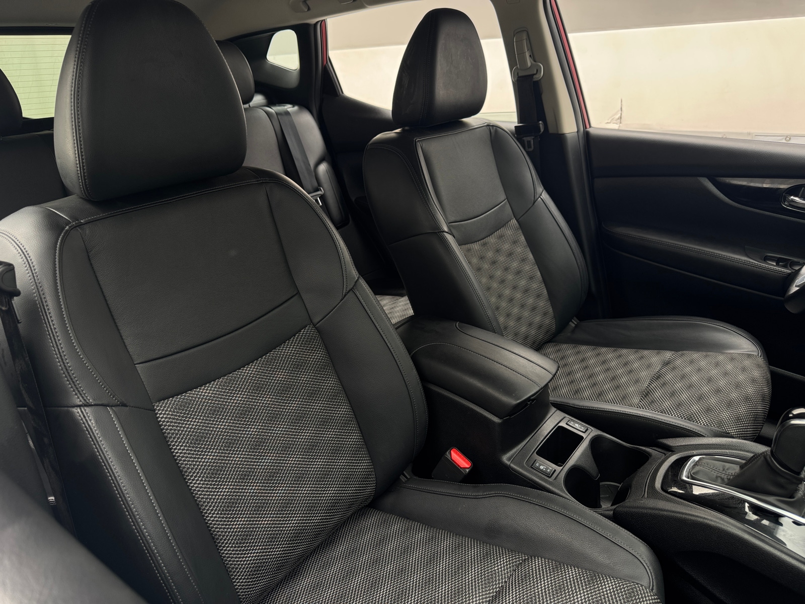Thumbnail: 2022 Nissan Rogue Sport - 2