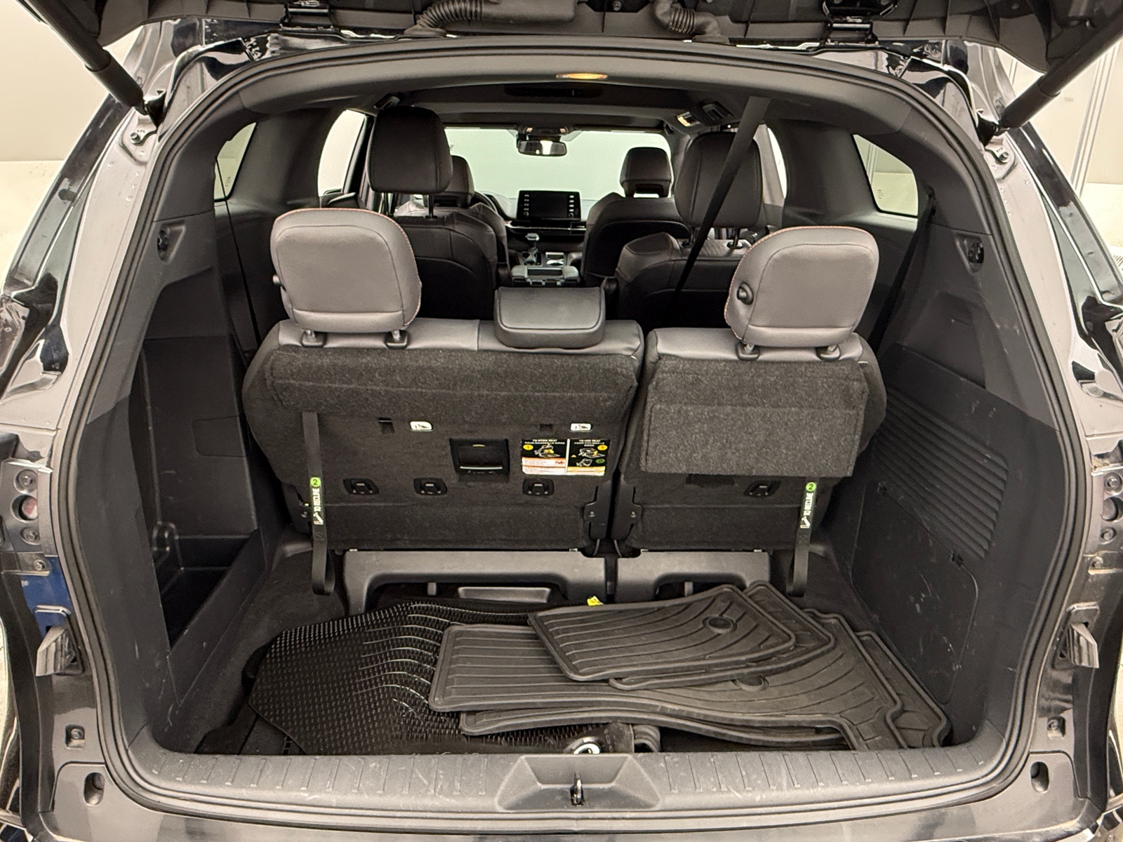 Thumbnail: 2023 Toyota Sienna - 6