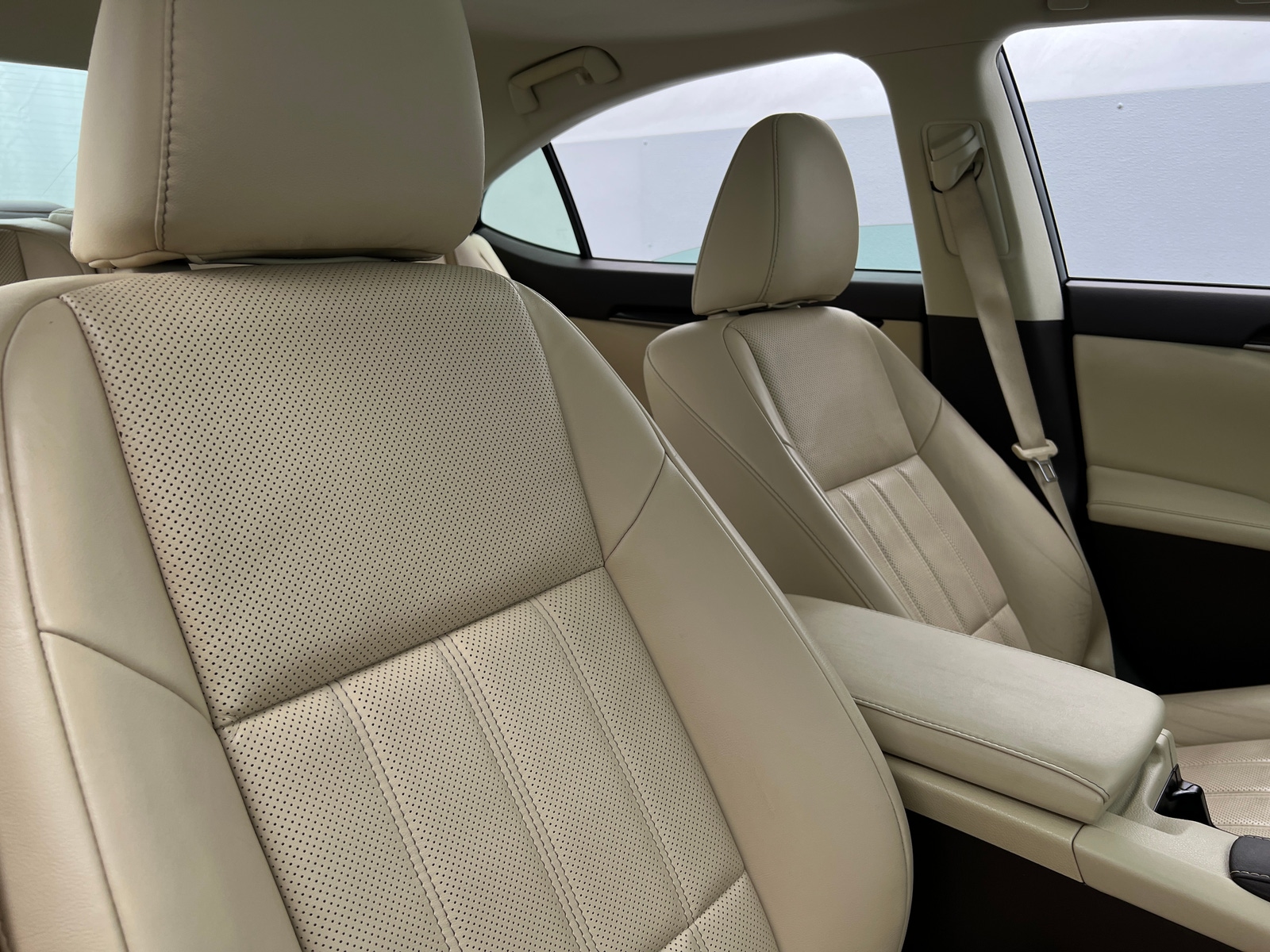 Thumbnail: 2016 Lexus ES - 2