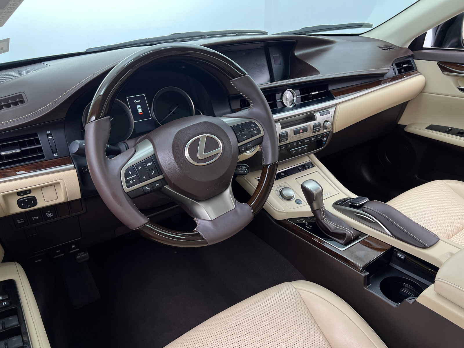 Thumbnail: 2016 Lexus ES - 3