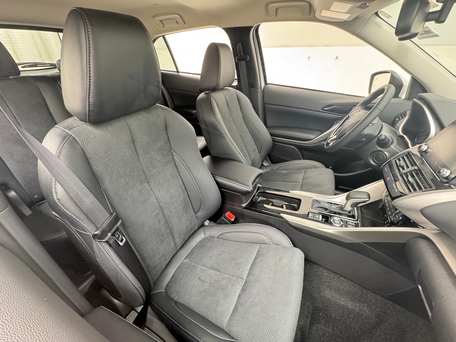 Thumbnail: 2024 Mitsubishi Eclipse Cross - 2