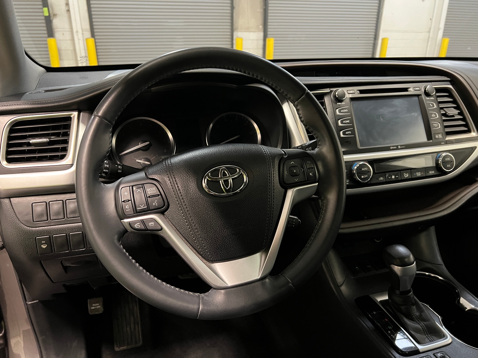 Thumbnail: 2015 Toyota Highlander - 4