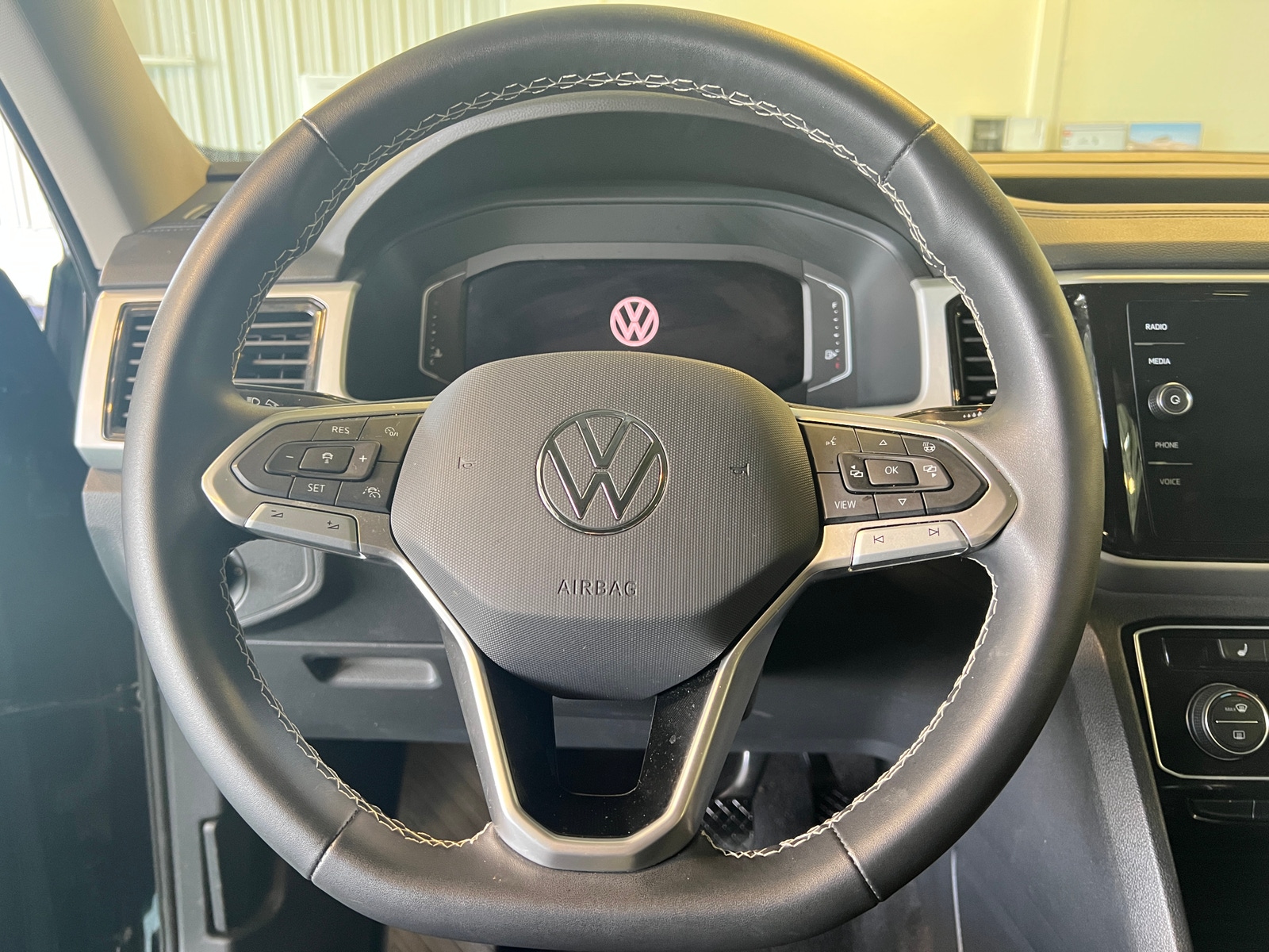 Thumbnail: 2023 Volkswagen Atlas - 4