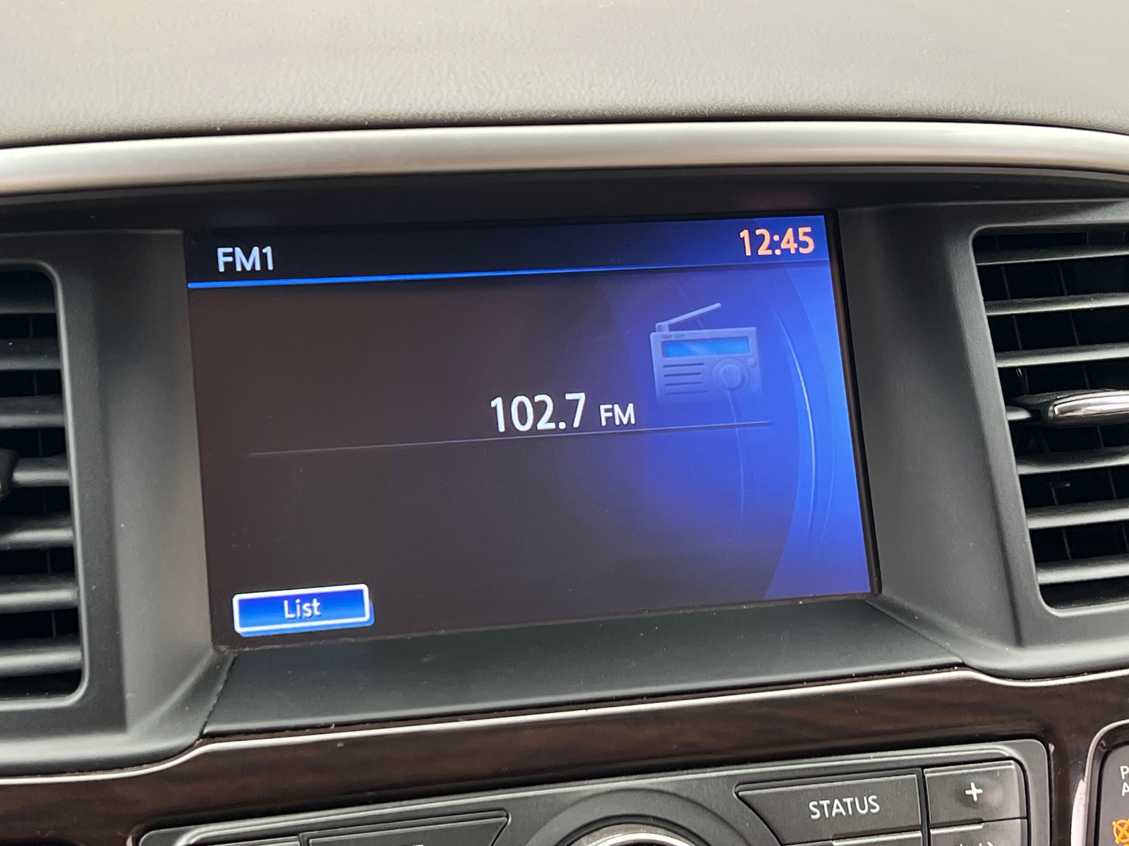 Thumbnail: 2015 Nissan Pathfinder - 3