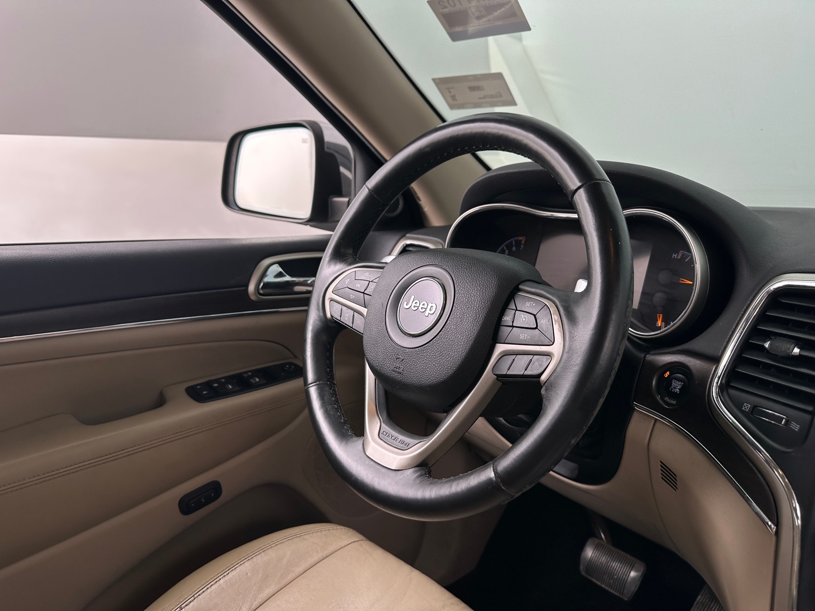 Thumbnail: 2015 Jeep Grand Cherokee - 4